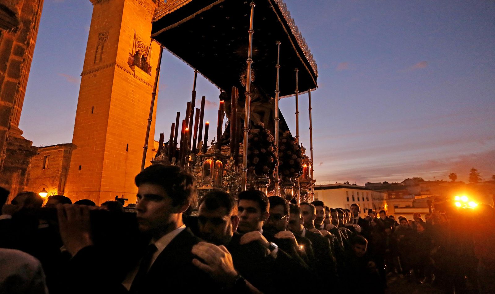 Imágenes del Via Crucis de las Hermandades
