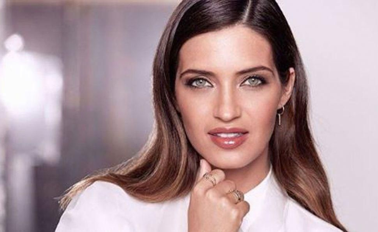 Sara Carbonero luce un cabello cuidado y brillante.