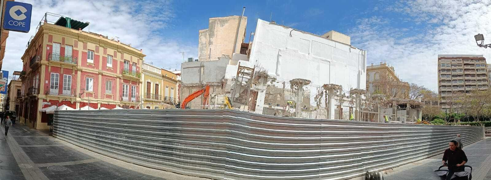 Las mejores imágenes del edificio de Correos demolido