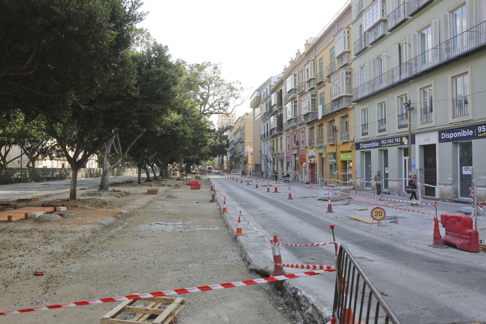 Imagen de los trabajos de reurbanización del lateral sur de la Alameda. Imagen de los trabajos de reurbanización del lateral sur de la Alameda.