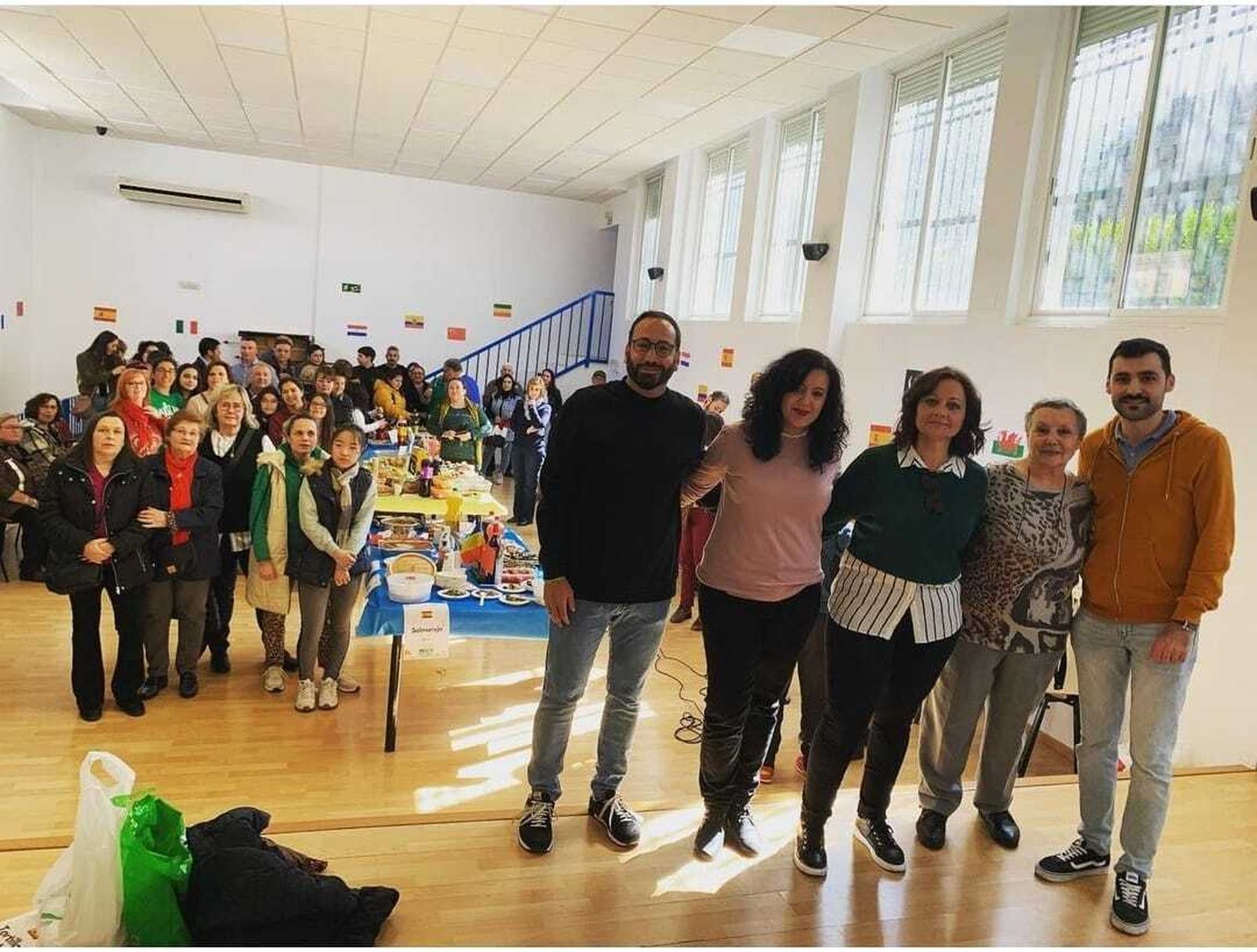 Asistentes al primer encuentro gastronómico multicultural de Montoro.