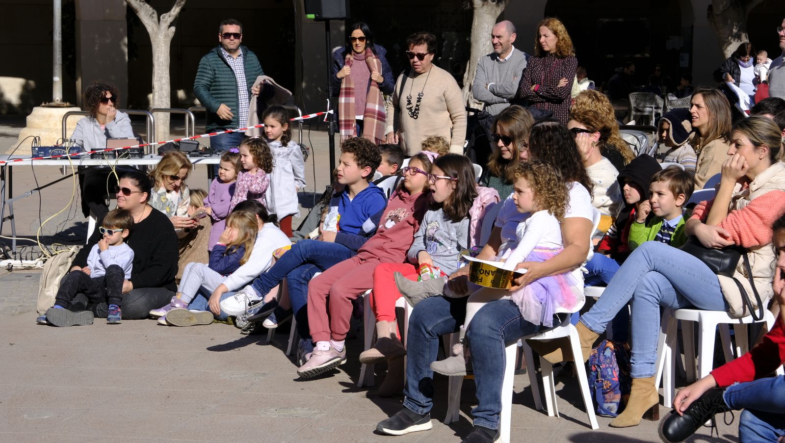 Imágenes del teatro infantil del navidad, en la Plaza Vieja de Almería