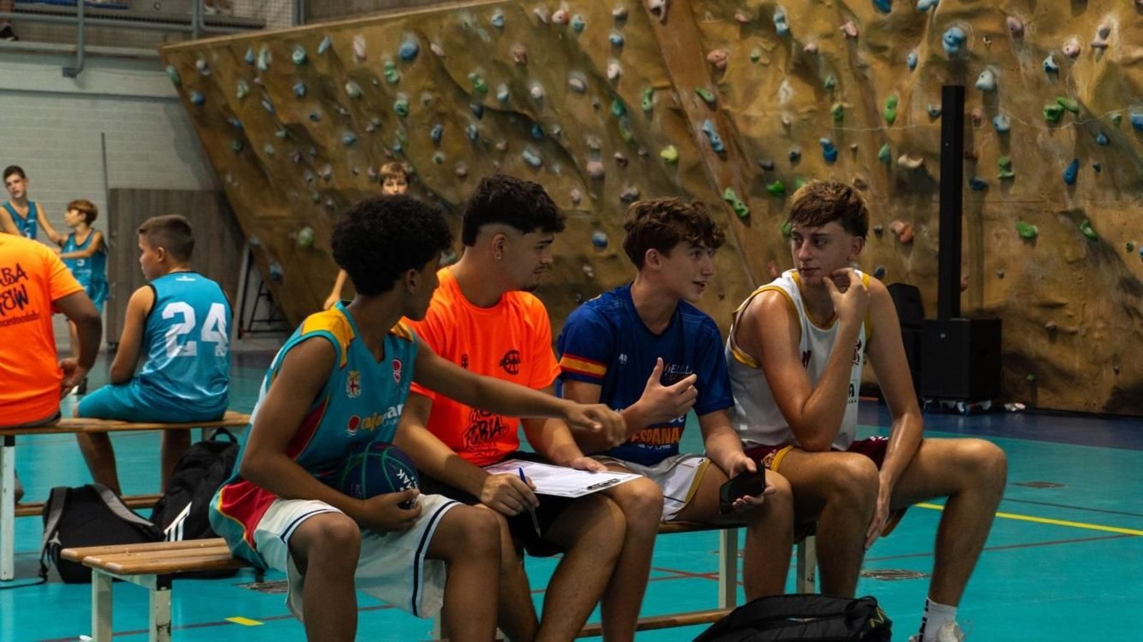 Más de 200 jugadores y 60 equipos se divirtieron jugando al baloncesto 3x3 en la Feria.