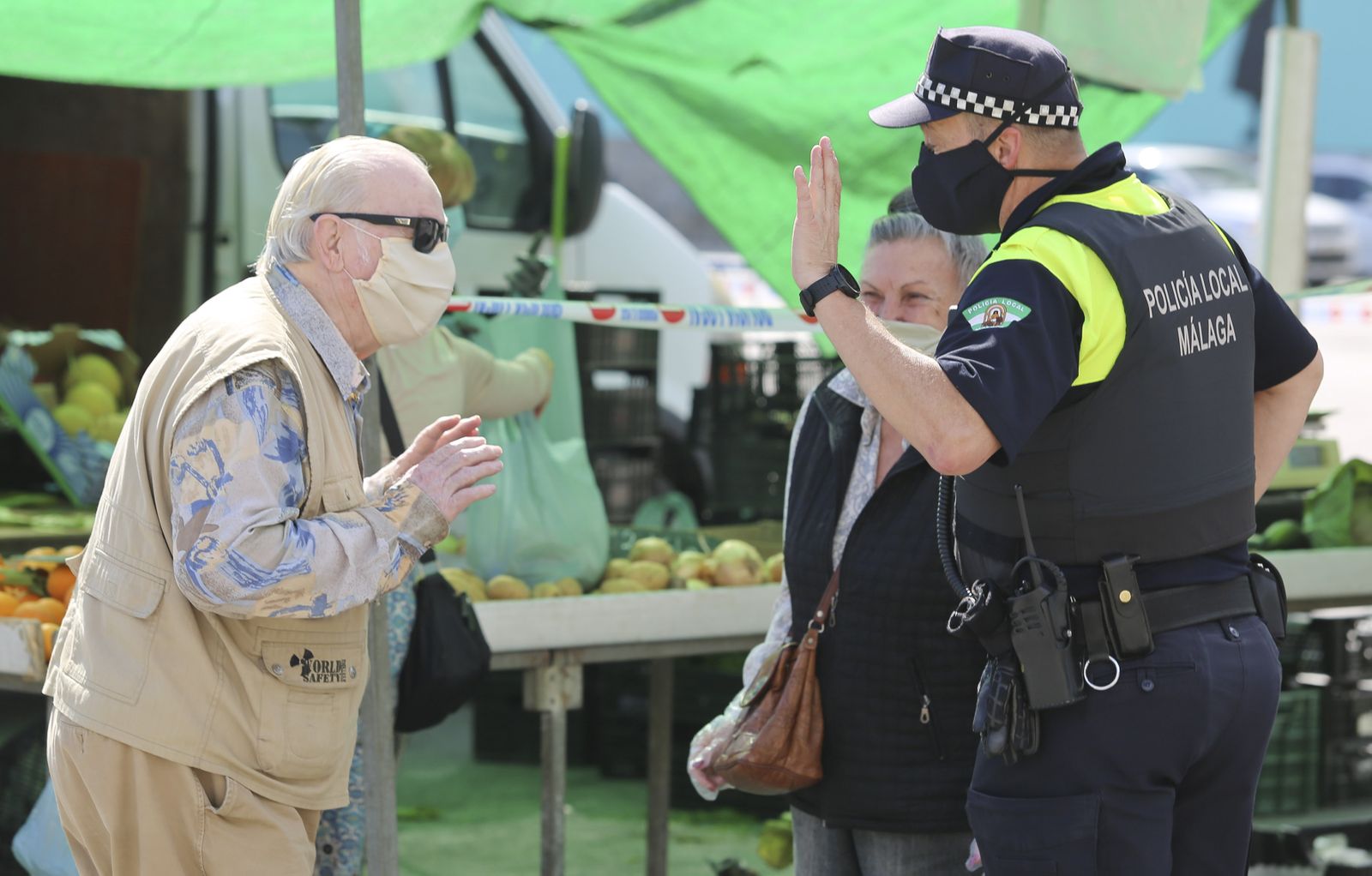 Las fotos del mercadillo de Huelin, en Málaga, en su primer día de desescalada