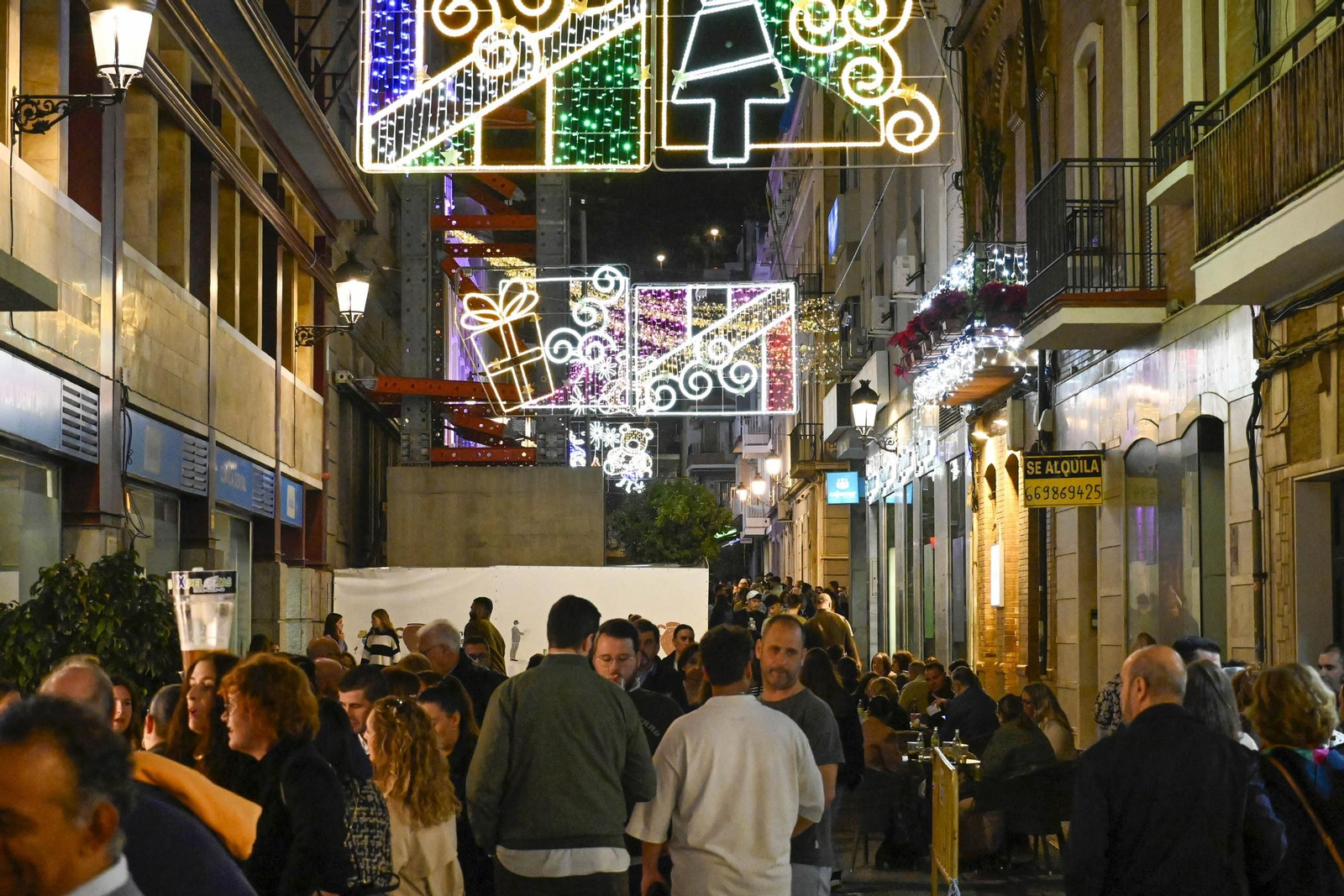 Imágenes de la nevada y alumbrado navideño en Huelva
