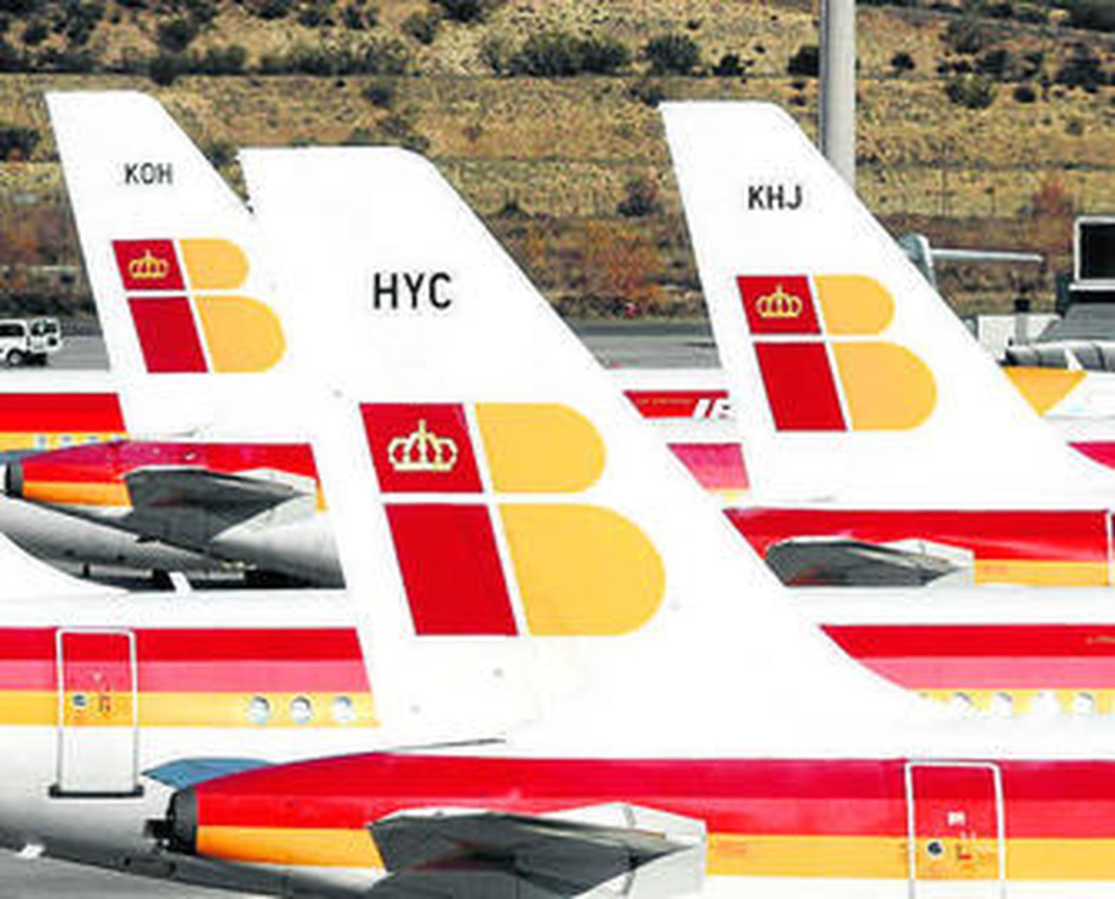 Varios aviones de Iberia en el aeropuerto de Madrid.