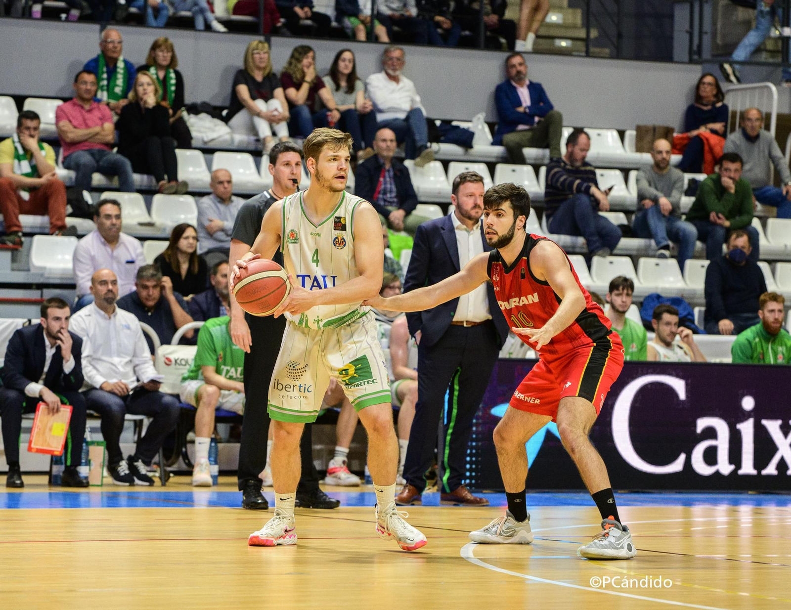 El TAU Castelló-Covirán Granada, en imágenes