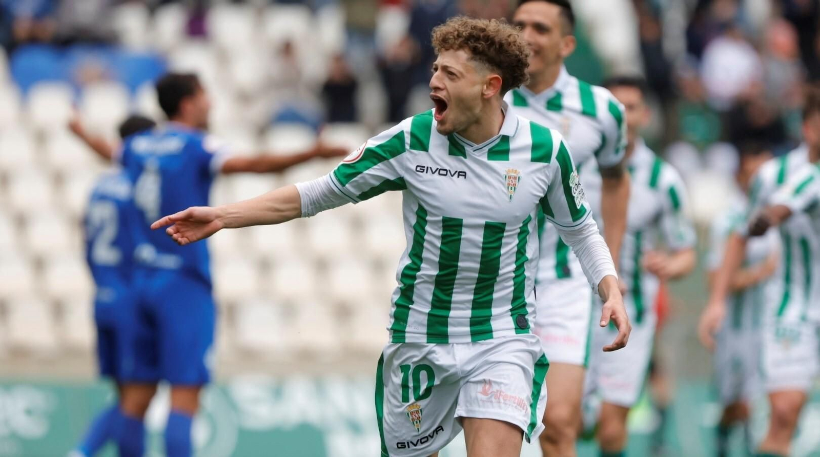 Simo celebra uno de sus dos goles en el último partido del Córdoba CF en El Arcángel. Simo celebra uno de sus dos goles en el último partido del Córdoba CF en El Arcángel.