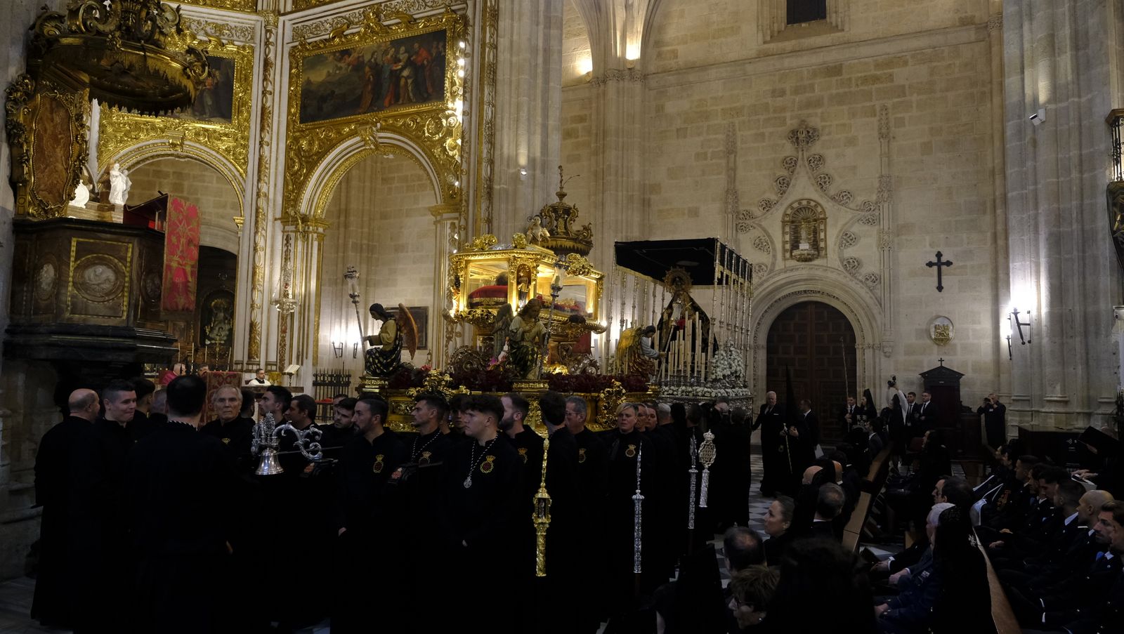 Las mejores imágenes del Santo Sepulcro, en Almería