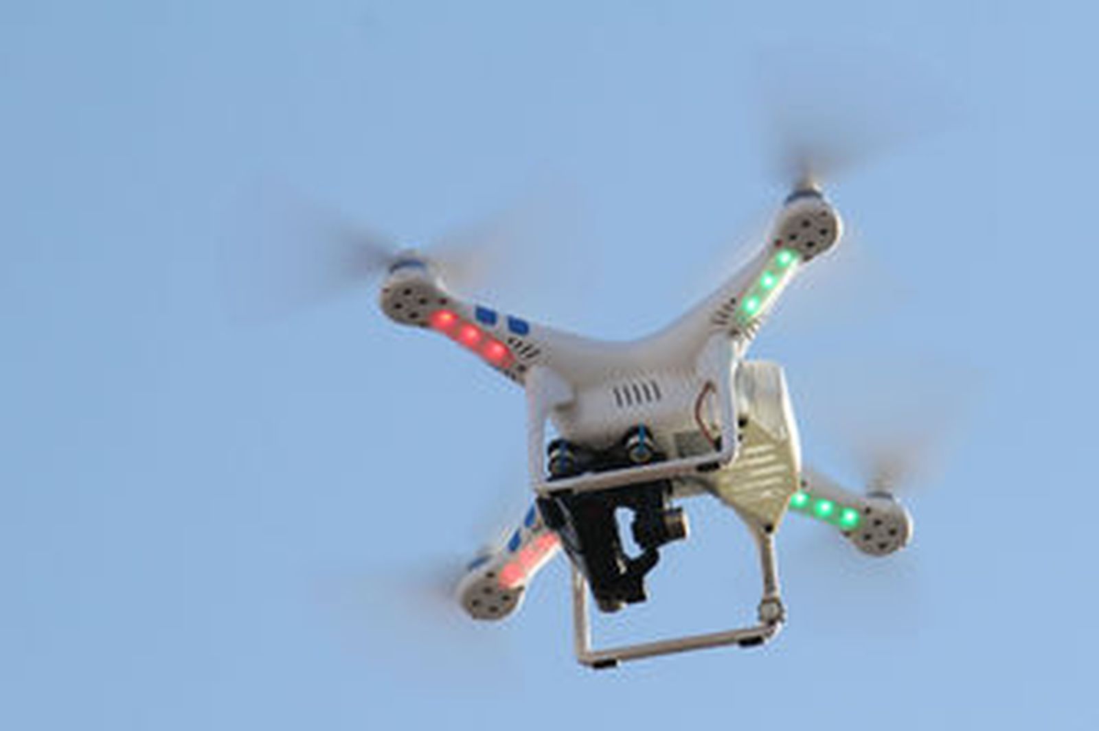 Endesa usa tecnología de última generación desde el aire para revisar sus redes en Granada