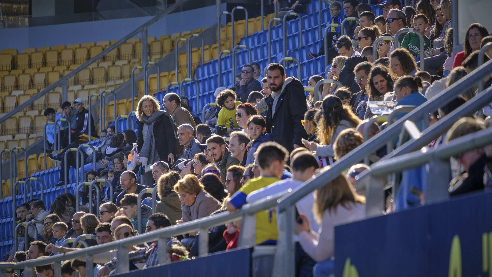 Partido de fútbol a beneficio de la Asociación de Reyes Magos en Carranza