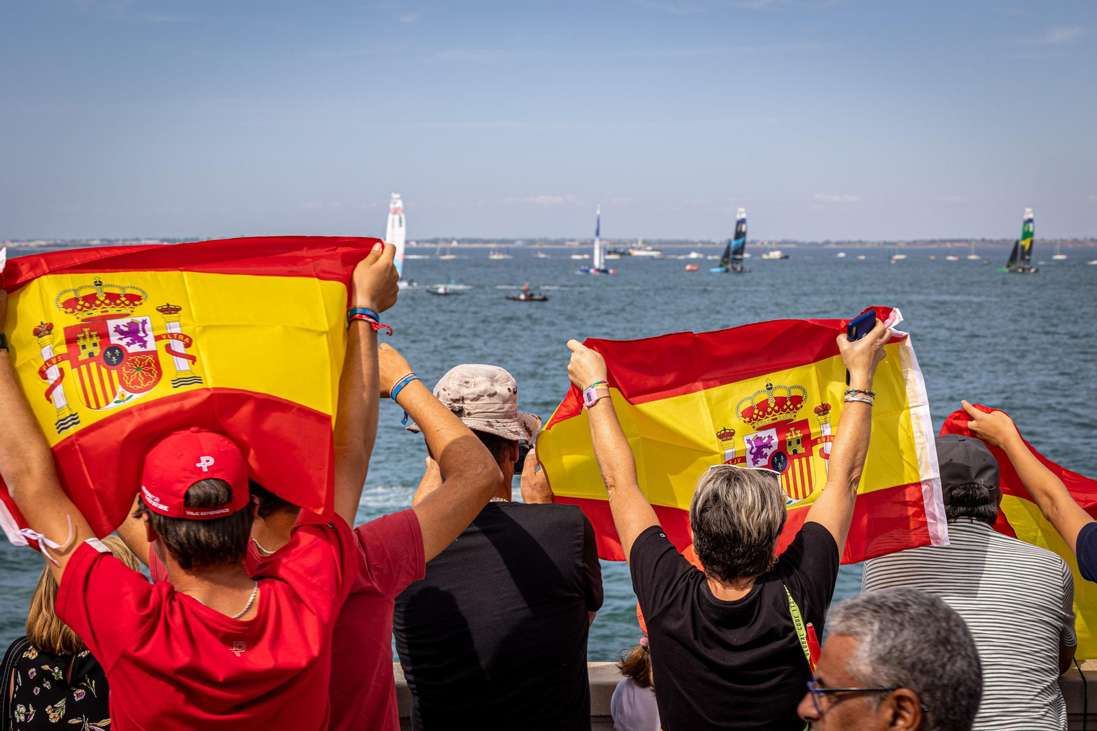 Búscate en SailGP Cádiz: La ciudad disfruta del ambiente del domingo con las actividades, las carreras y los bares