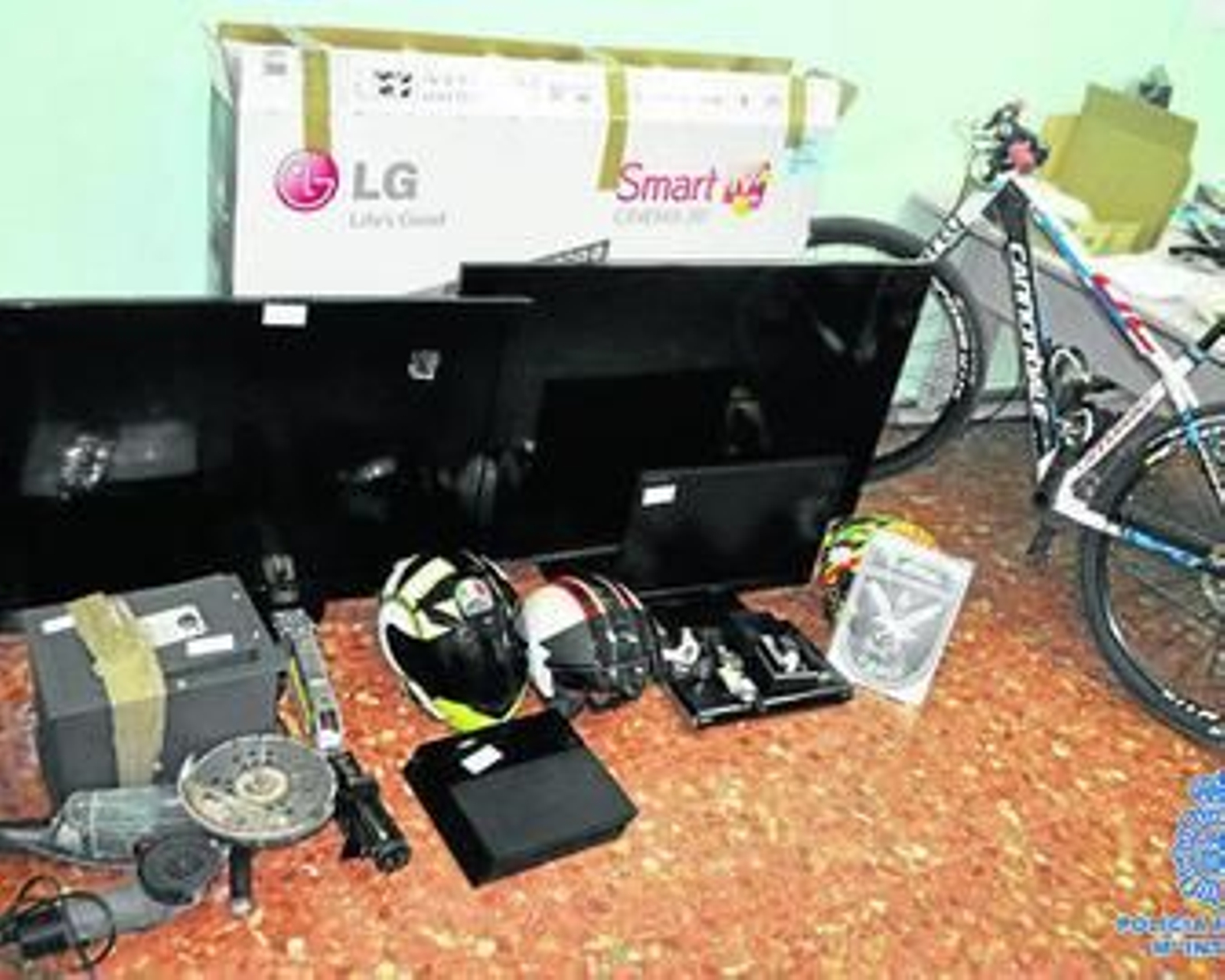 Parte del material intervenido a los autores materiales del atraco.