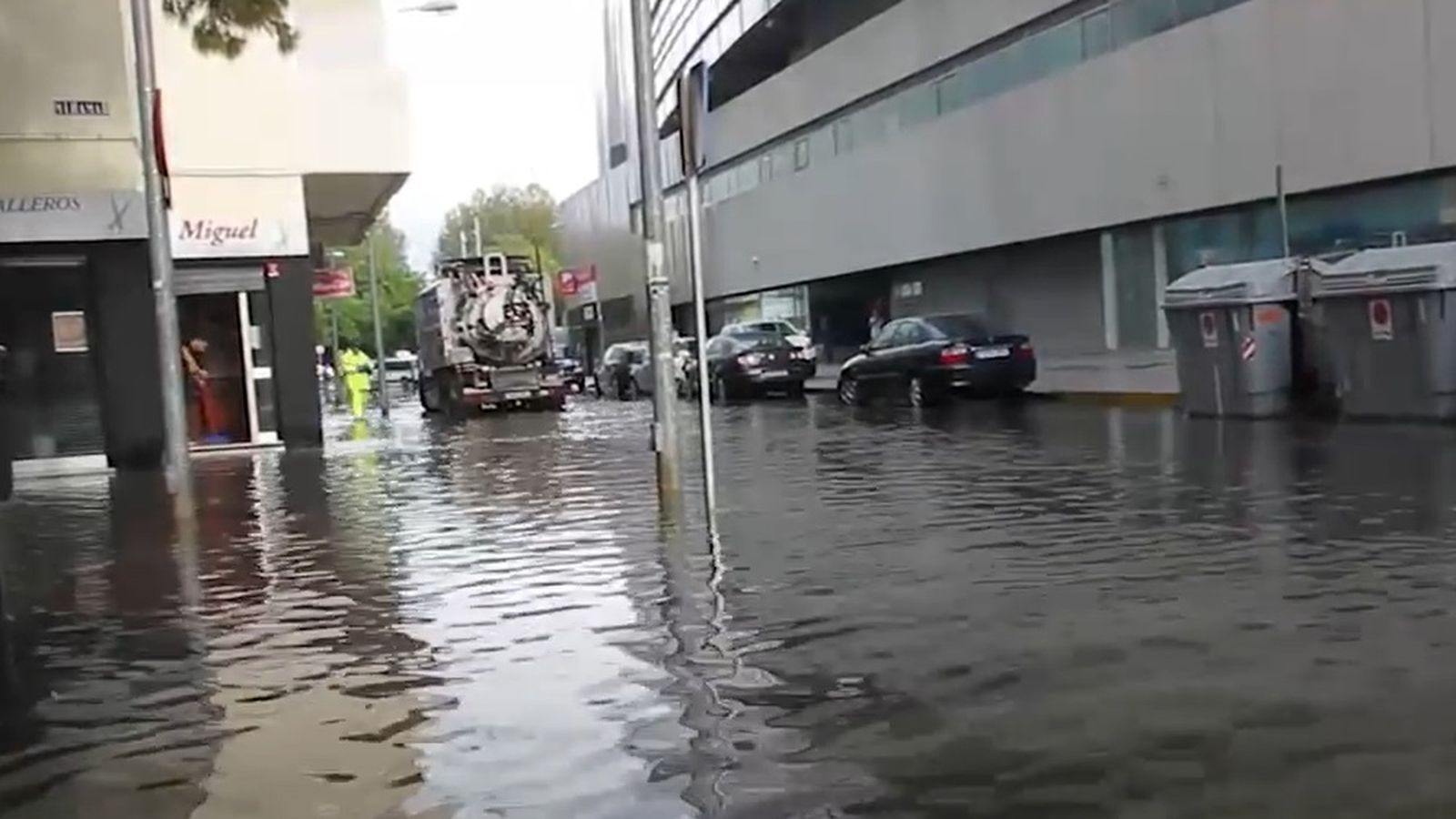 Imagen de archivo del exterior del Nuevo Mirandilla, inundado por culpa de los aguaceros.