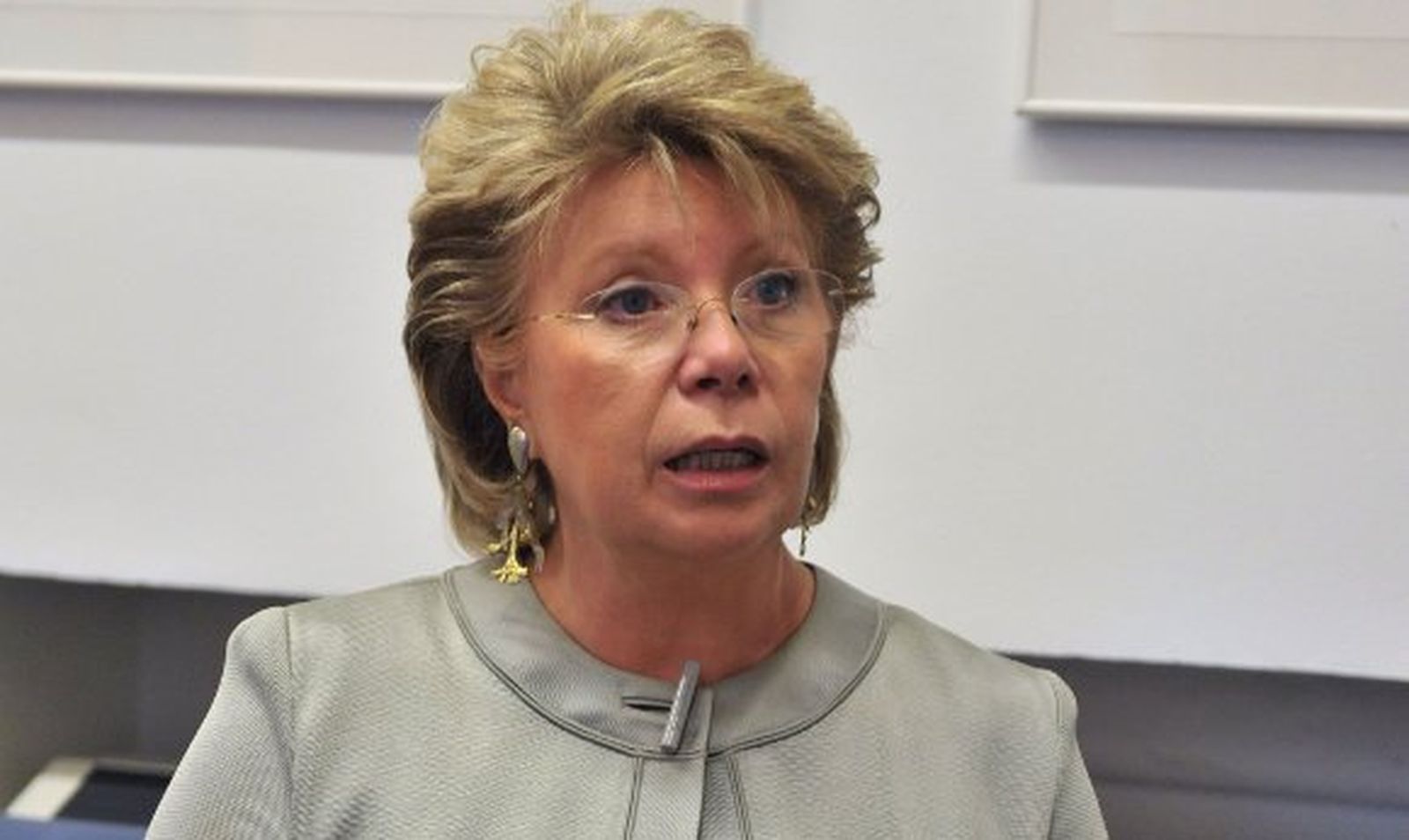 Bruselas confirma que si Cataluña se independiza quedará fuera de la UE