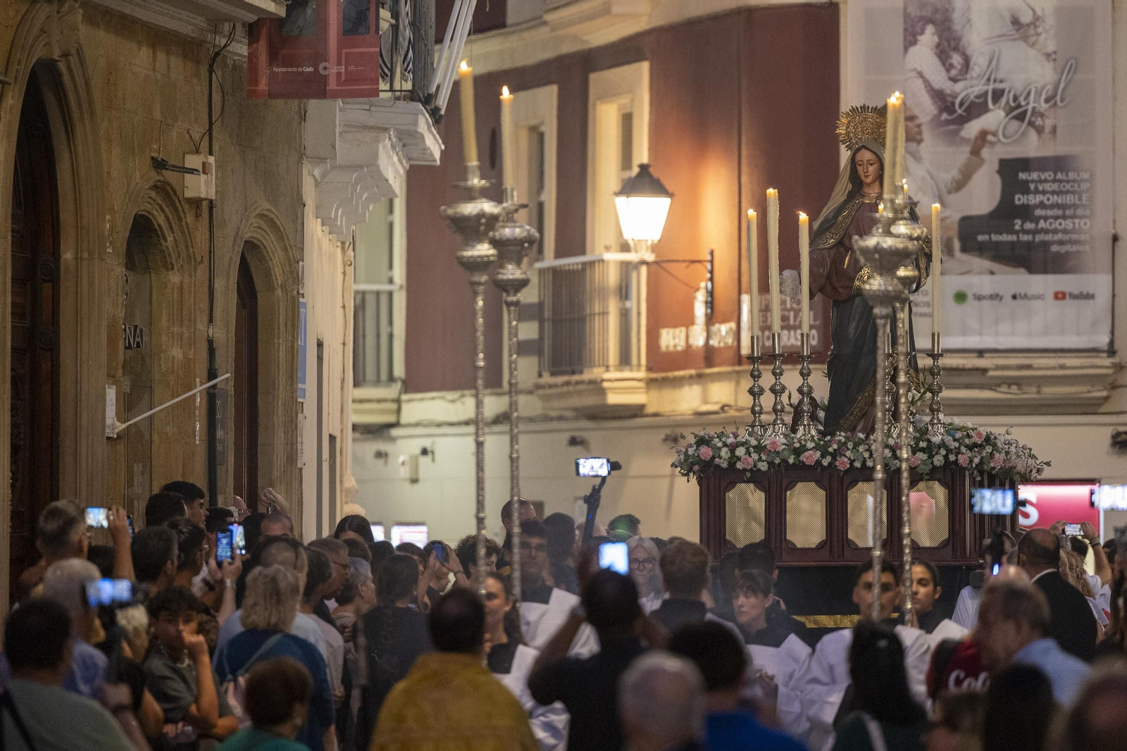 Las imágenes de la procesión de Santa Marta en Cádiz