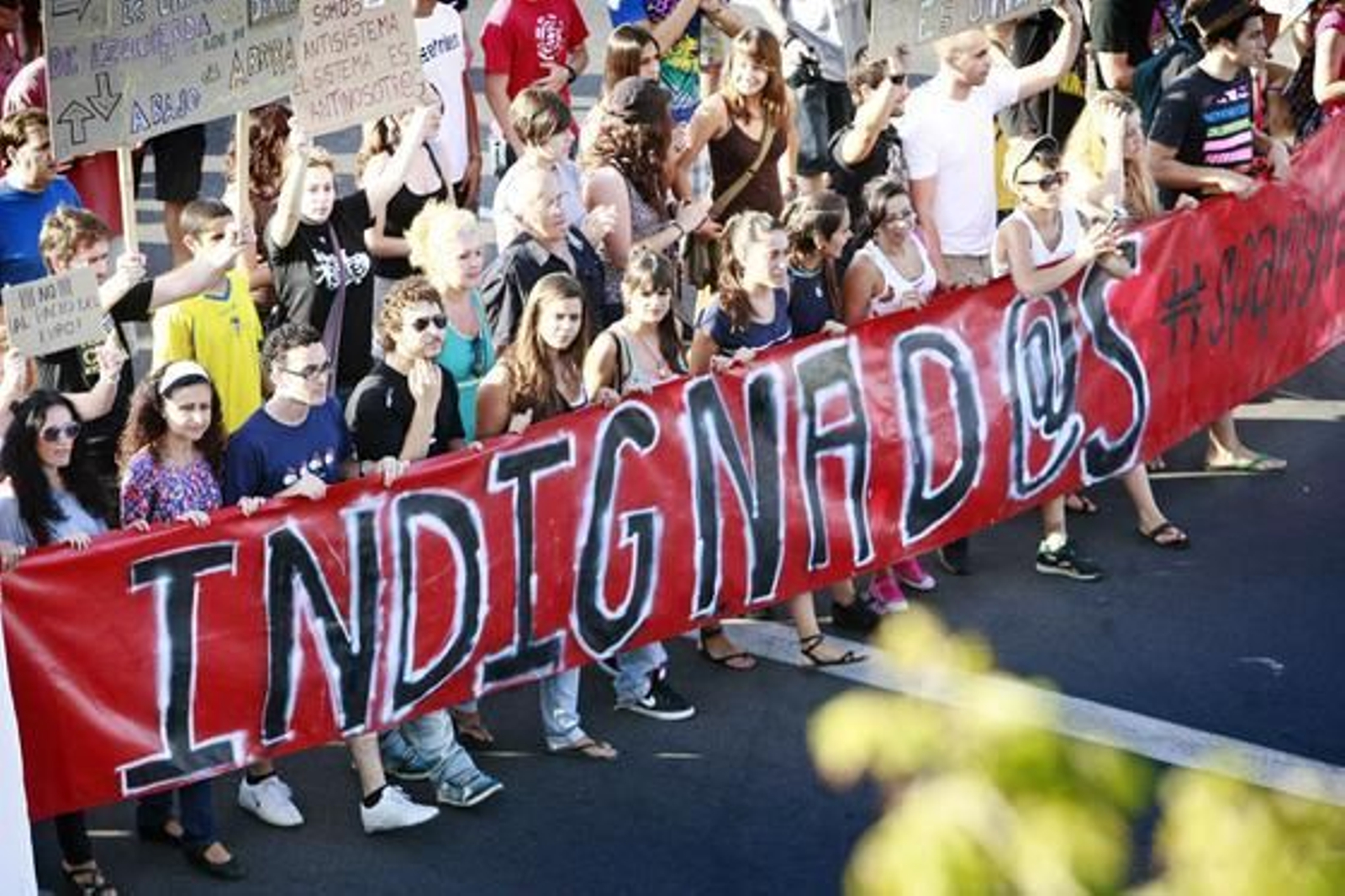 Unas 4.000 personas apoyan la manifestación del 19-J en Cádiz. /Julio González
