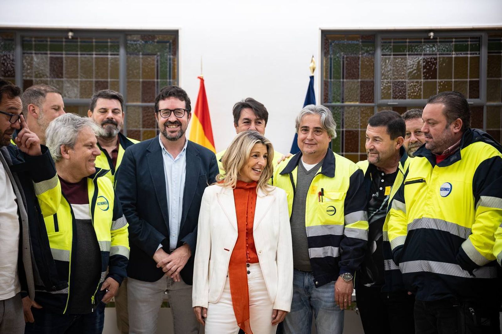Las fotos de los trabajadores de Acerinox con la ministra de Trabajo, Yolanda Díaz