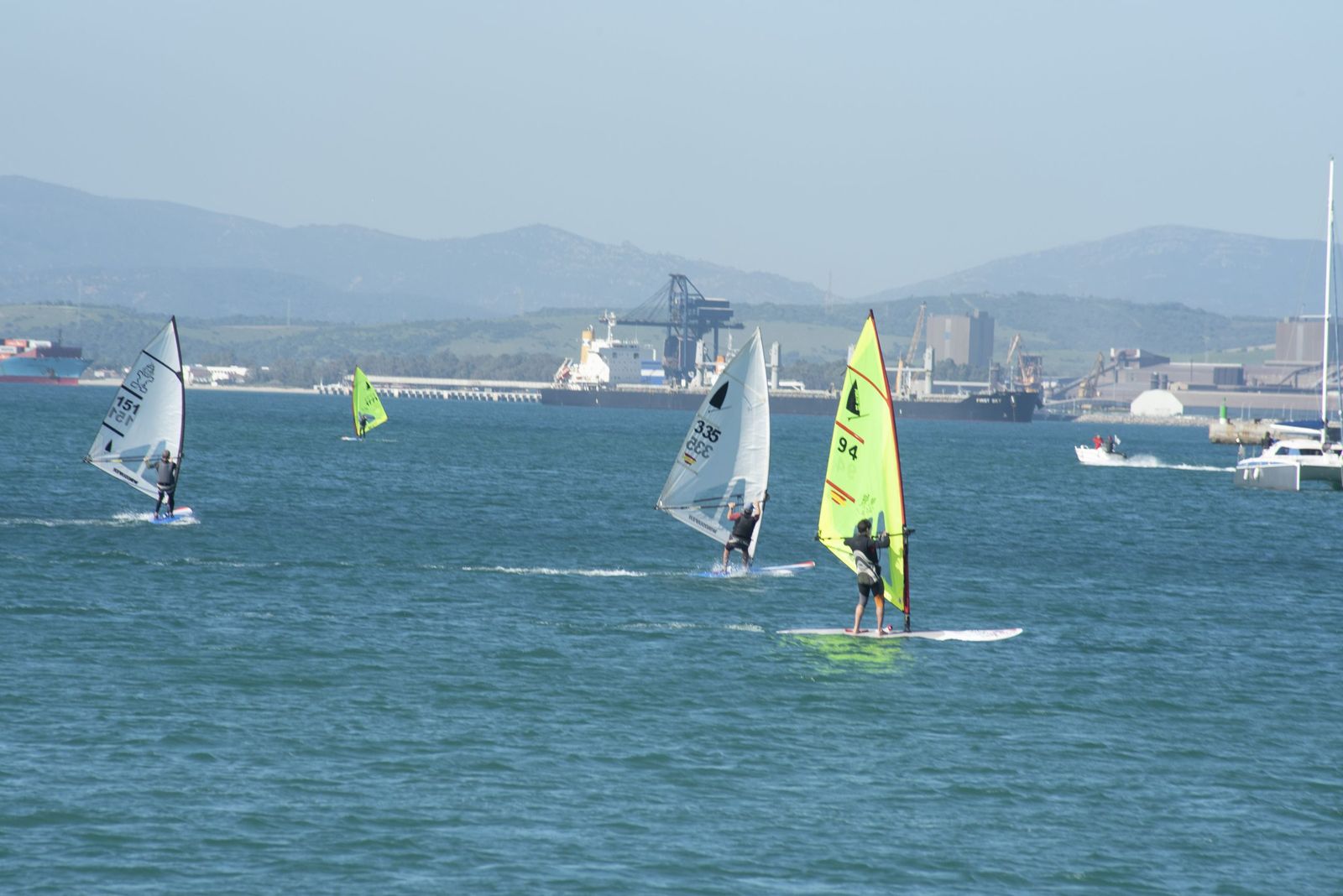 Las fotos de la primera jornada opa de Andalucía de la clase Windsurfer, en La Línea
