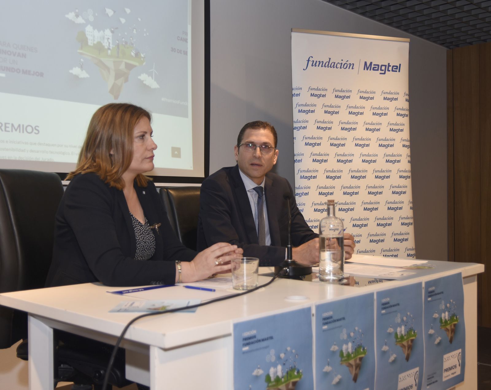 Axuiliadora López Magdaleno y Adrián Fernández