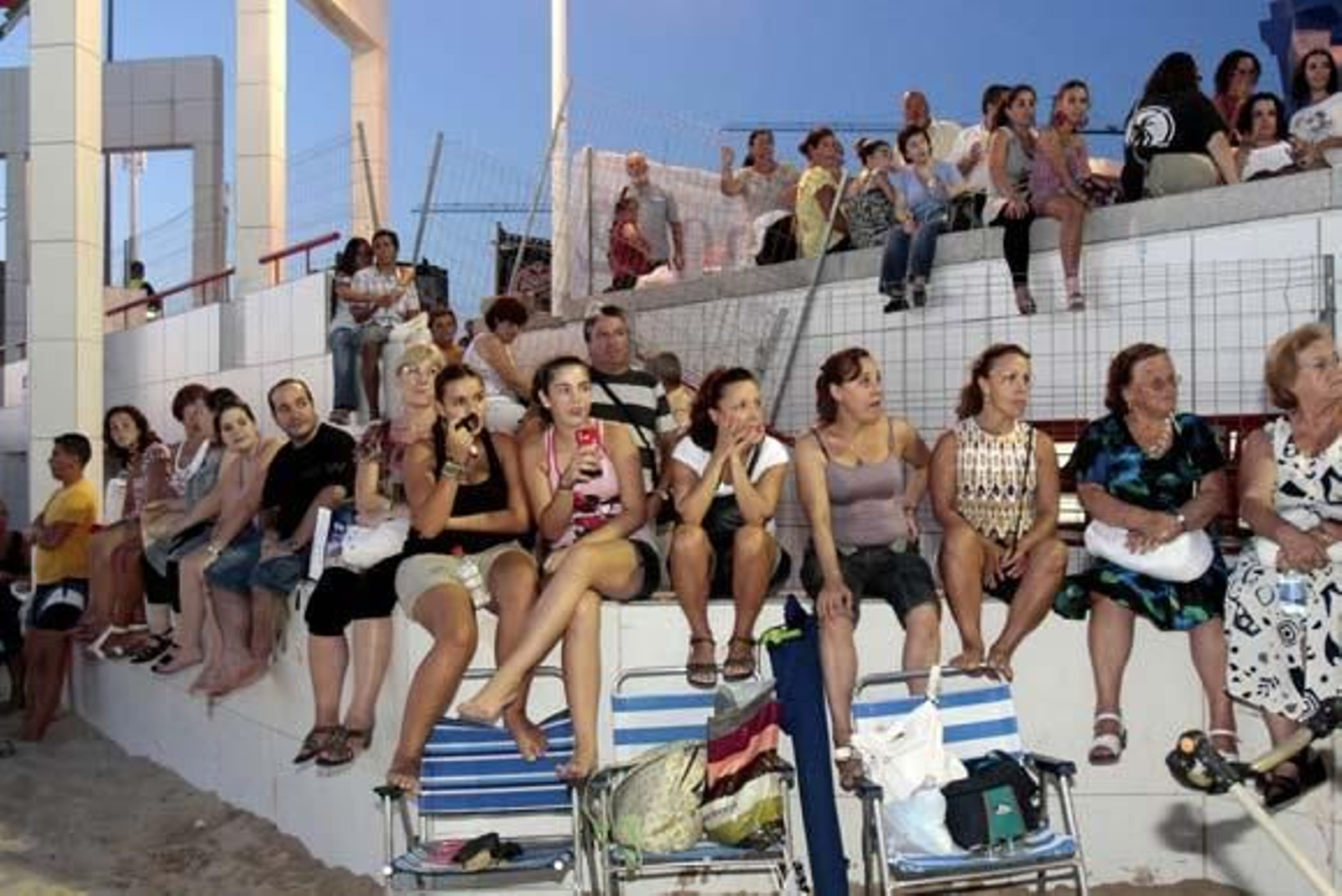 El cantante deleita a sus fans en la playa Victoria

Foto: Julio Gonzalez