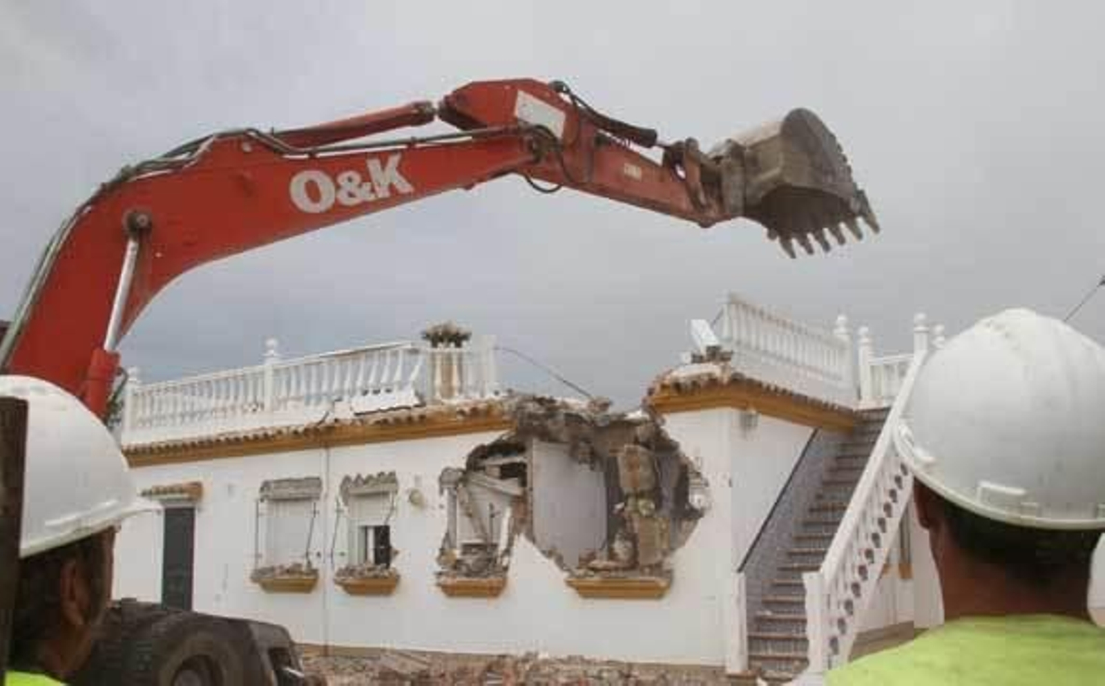 Derribada en El Palmar una vivienda ilegal de 160 metros cuadrados