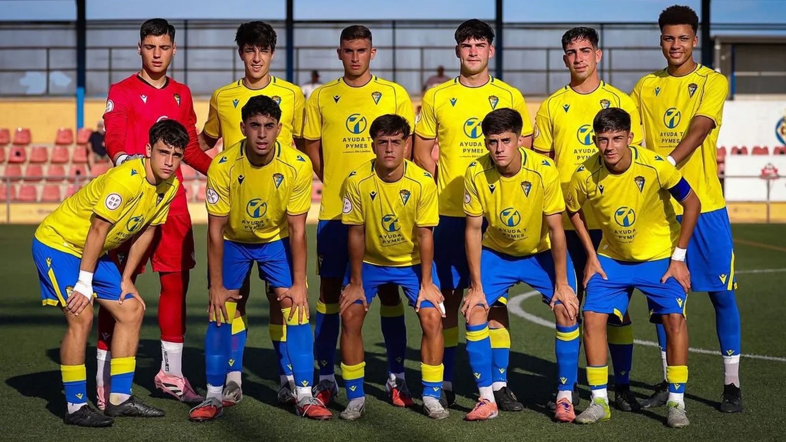 Una formación del Cádiz de la División de Honor juvenil en la presente temporada