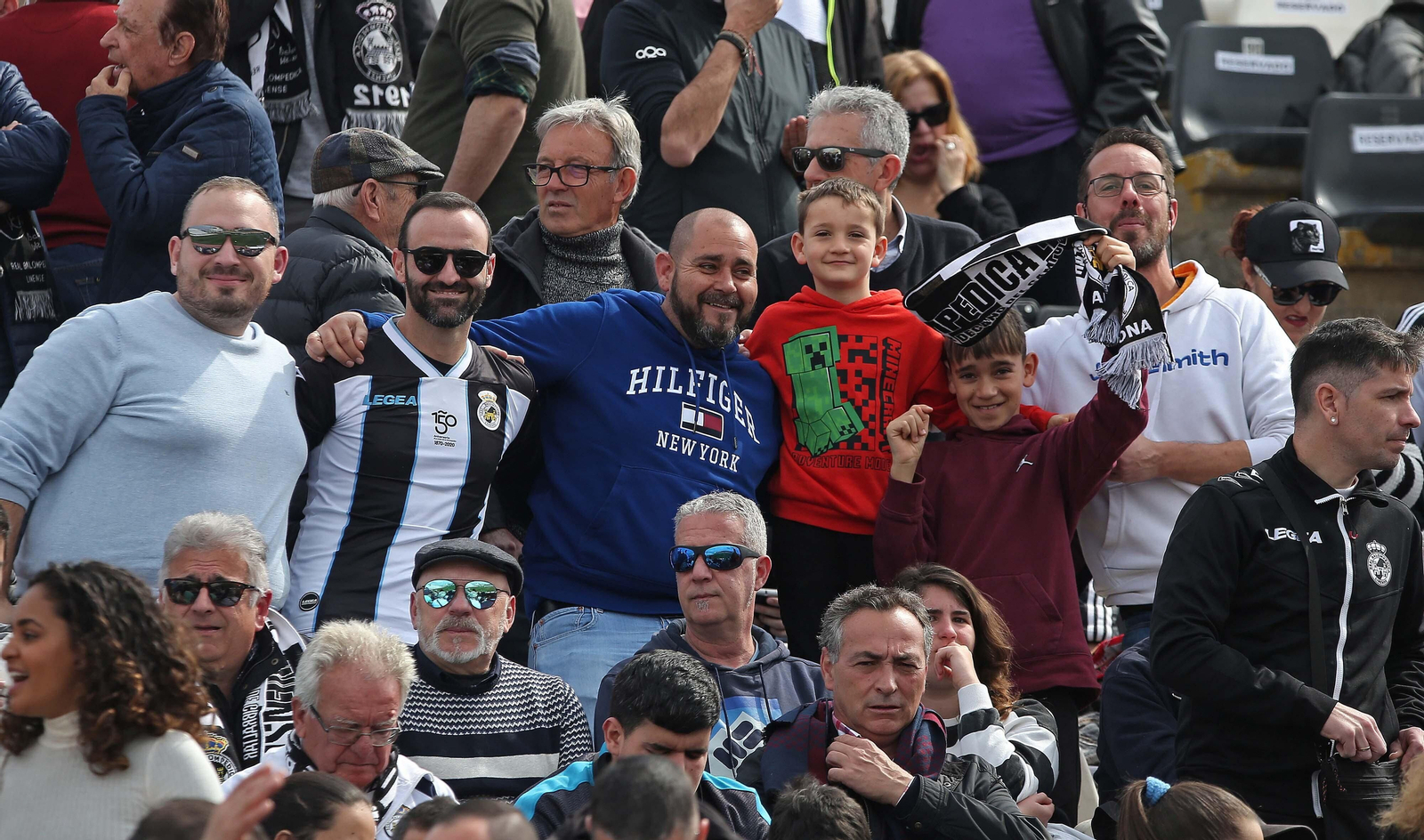 Fotos de la afición durante el Balona - Deportivo de La Coruña en el estadio municipal de La Línea