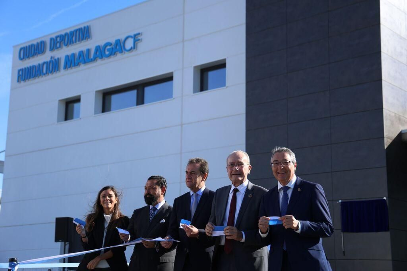 Una imagen de la inauguración con Muñoz, el alcalde y otras personalidades