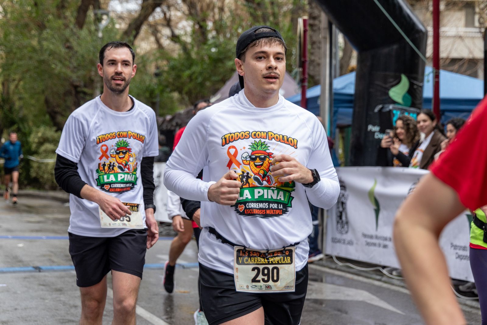 En imágenes: la lluvia no frena a más de un millar de corredores en la V Carrera Popular del IES San Juan Bosco (2)
