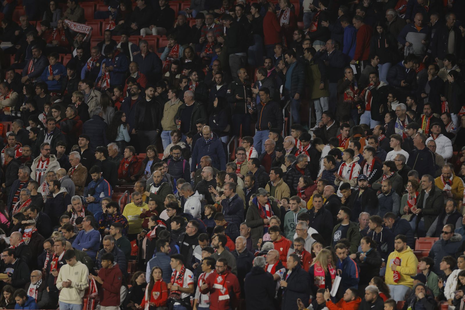 Búscate en las fotos del SEVILLA FC-PSV EINDHOVEN