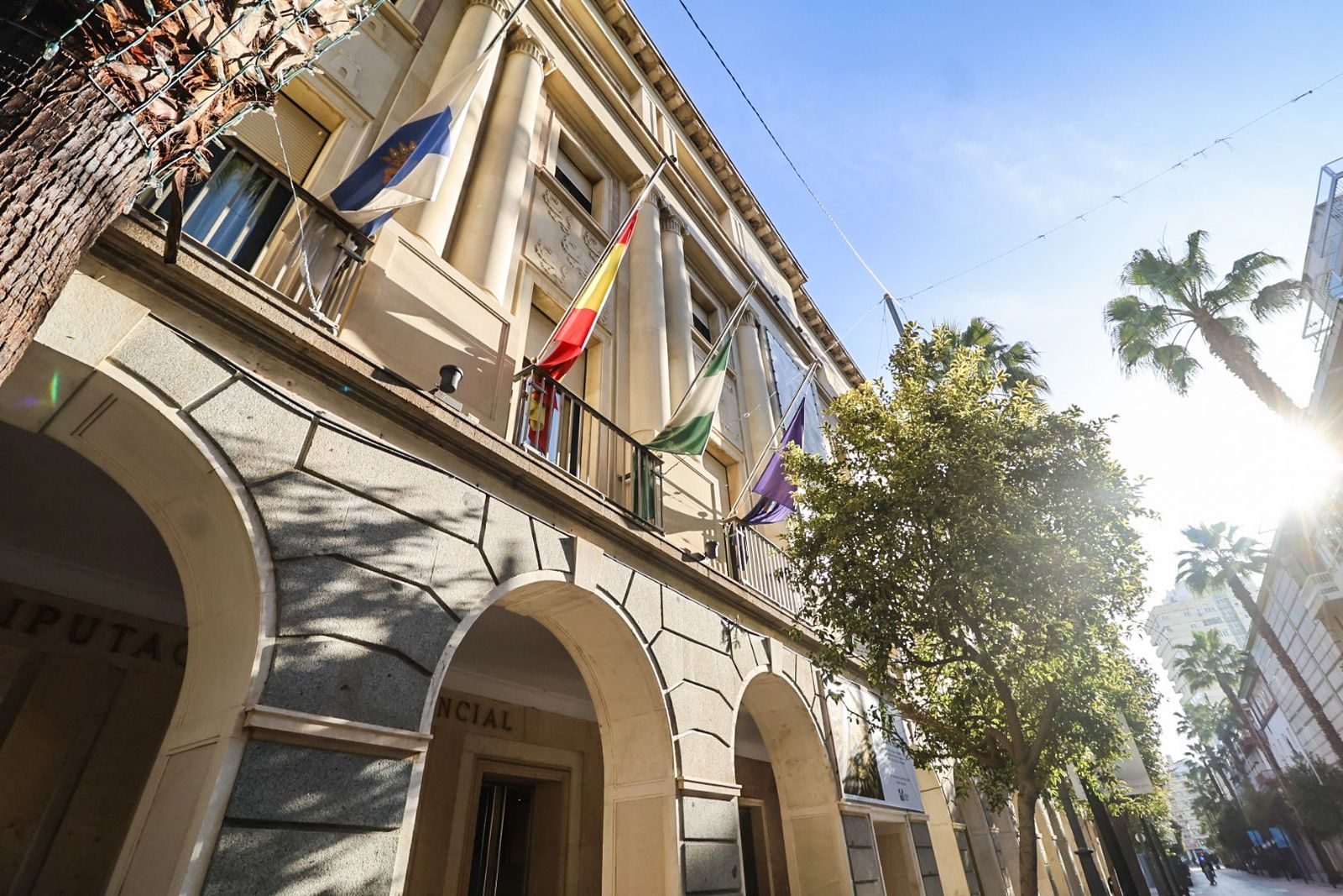 Fotografías de muestras de condolencias a las víctimas en diferentes puntos de la ciudad