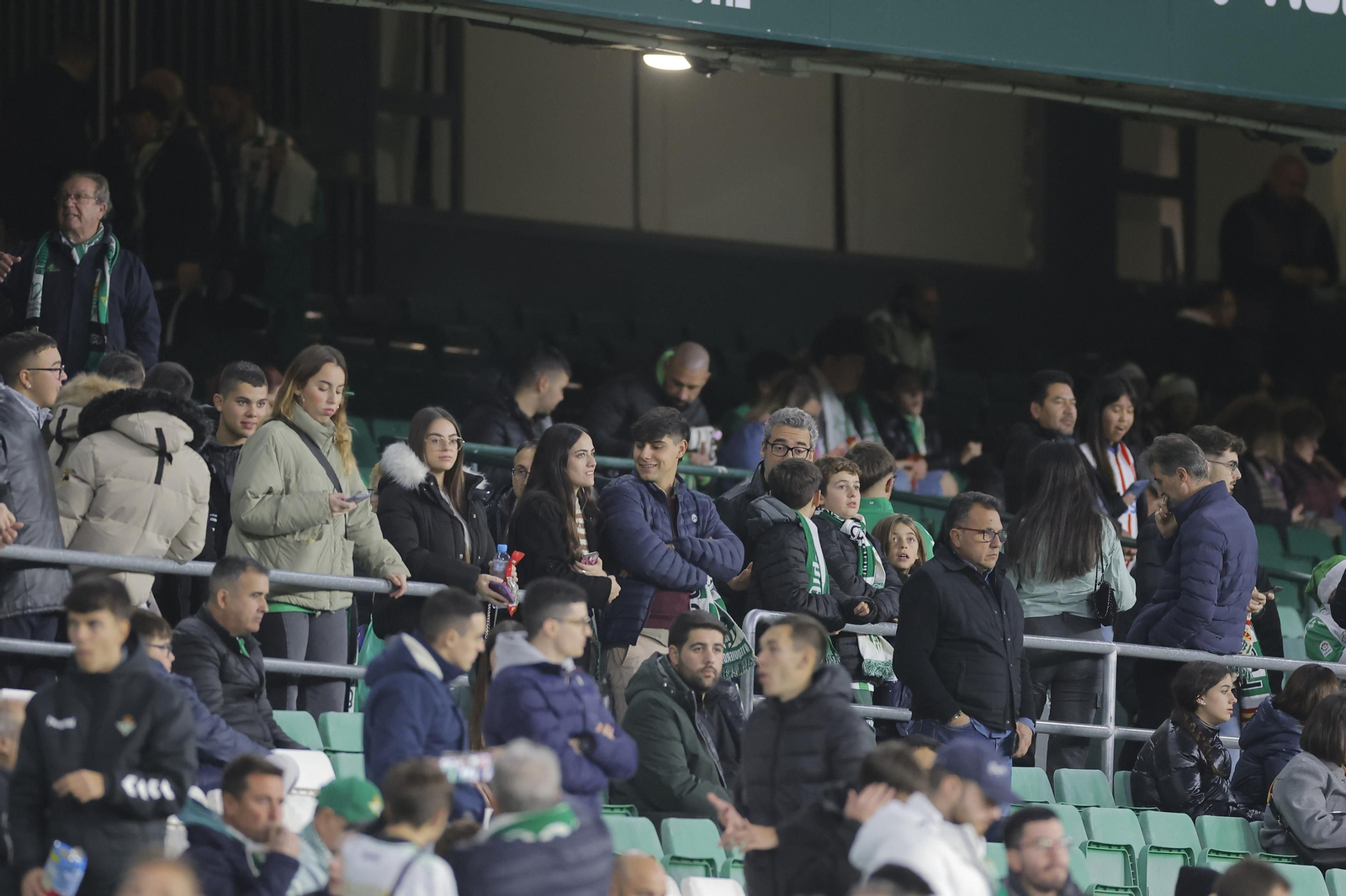 Búscate en las fotos del Betis-Girona