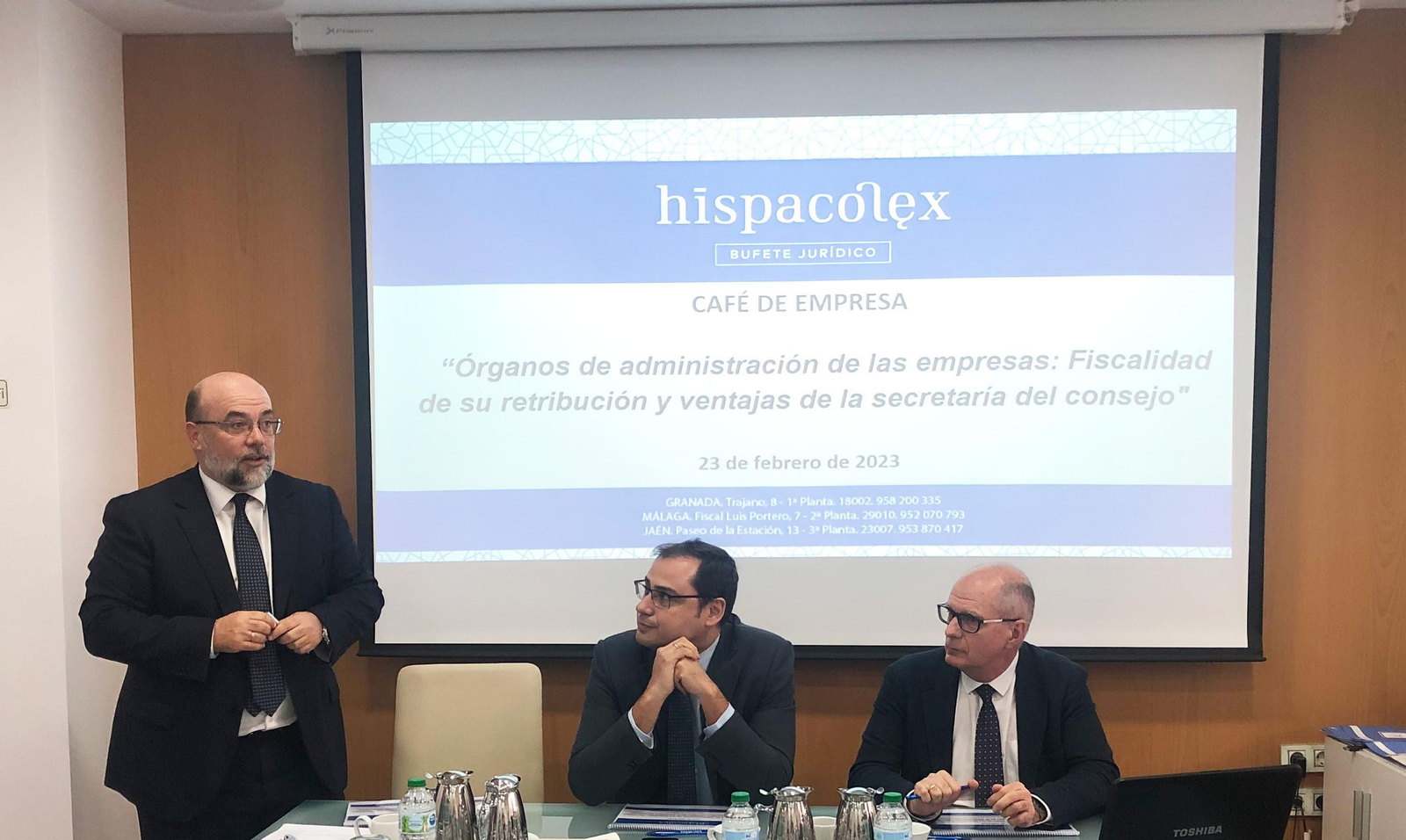 José Manuel Castellano Ubago, Luis Peche Bernal e Ignacio Valenzuela Cano, letrados del Dpto. de Derecho Mercantil de HispaColex Bufete Jurídico, en uno de los Cafés de Empresa que ofrece la firma a sus clientes.