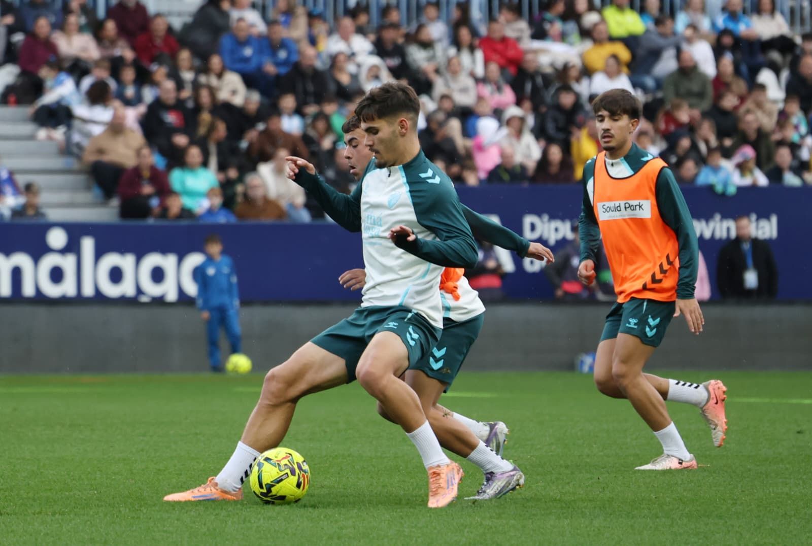 Búscate en las fotos del entrenamiento del Málaga CF en La Rosaleda