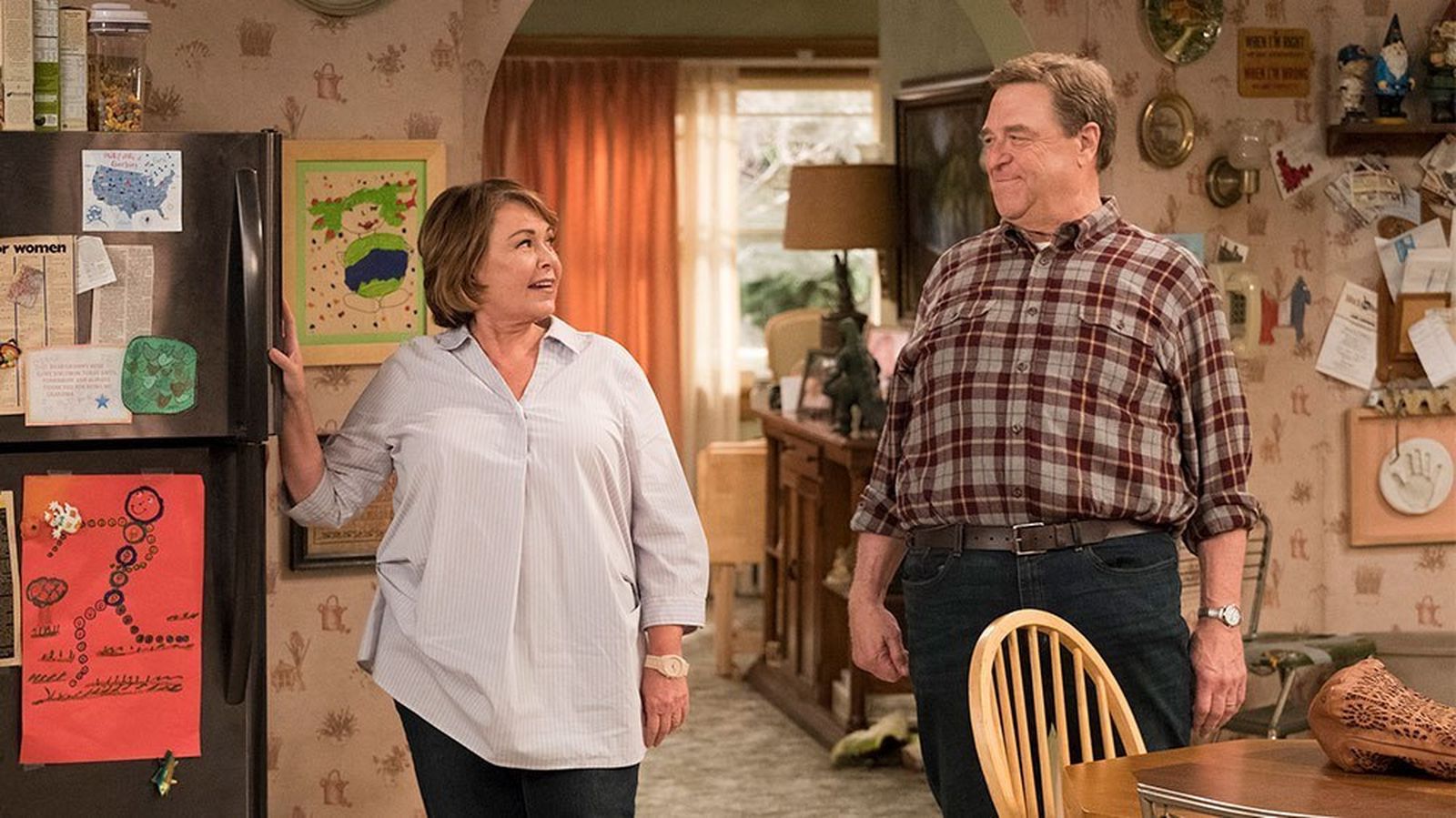 Roseanne Barr y John Goodman, en una escena de la nueva temporada.