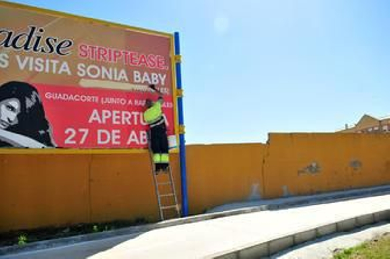 Landaluce censura un anuncio publicitario por su contenido sexual