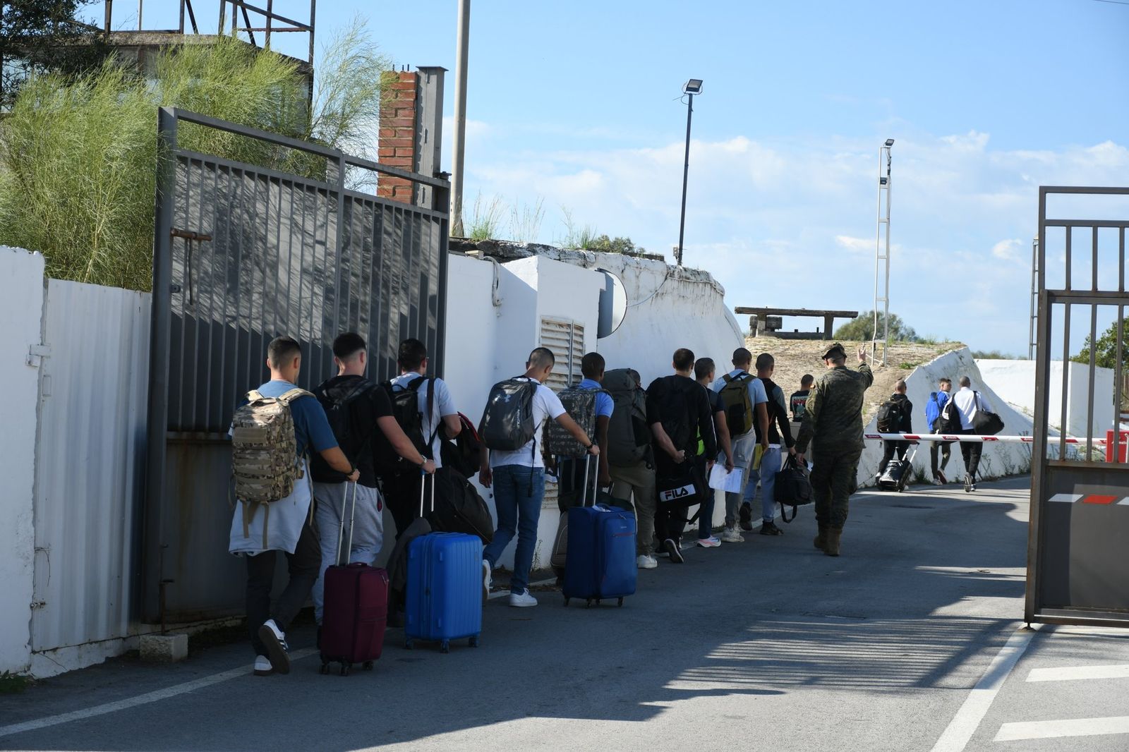 Nueva promoción de alumnos ingresando en el Centro de Formación de Tropa número 2 (CEFOT-2) de Camposoto, en San Fernando