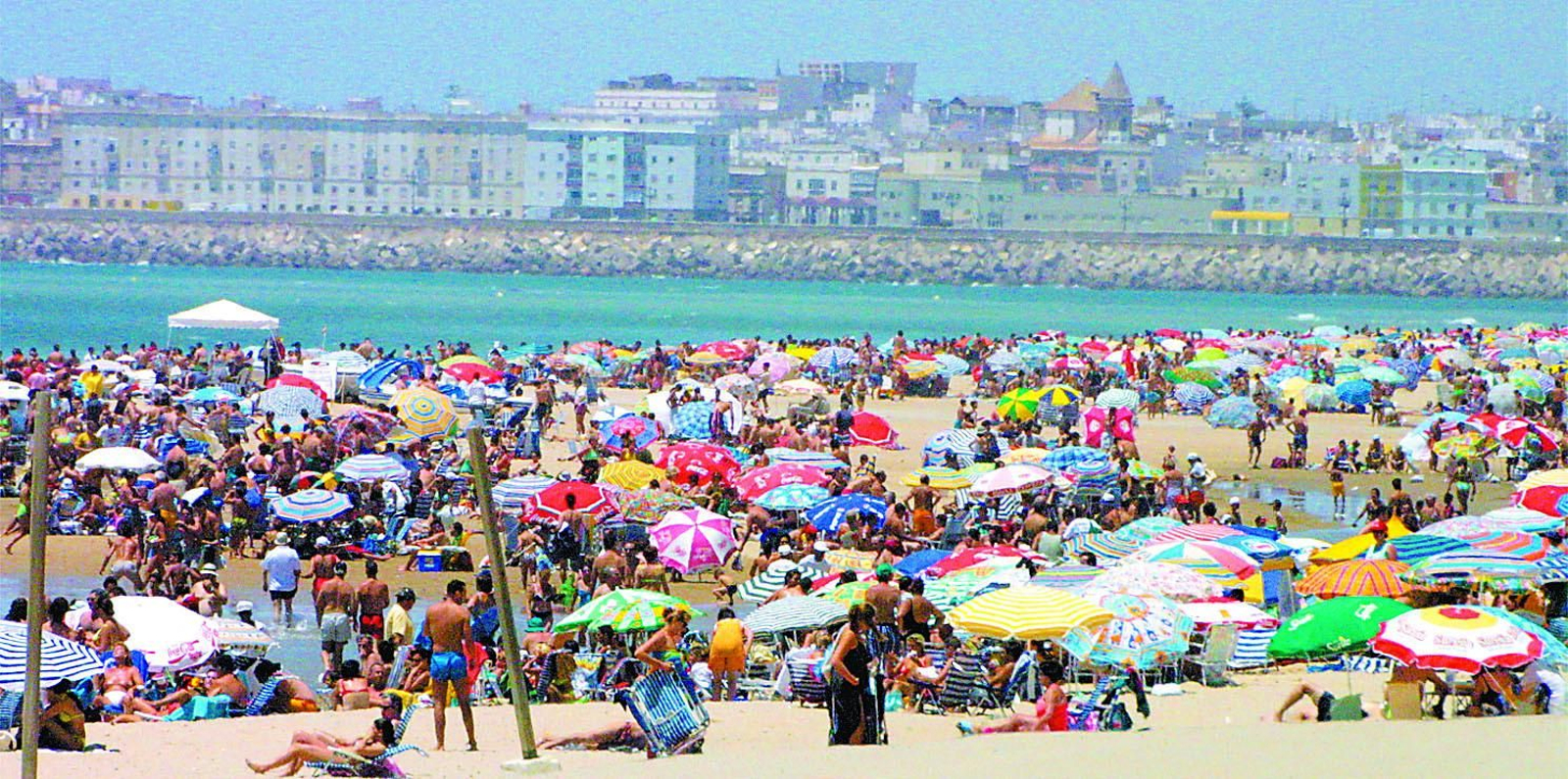 Imagen de archivo de la playa de Santa María del Mar de Cádiz