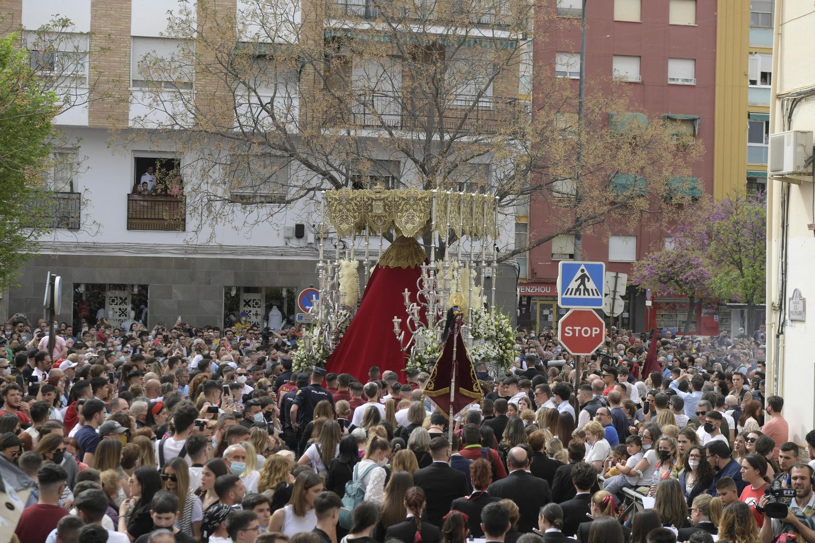 Un multitud acompaña  a la Hermandad del Trabajo y La Luz el pasado Lunes Santo