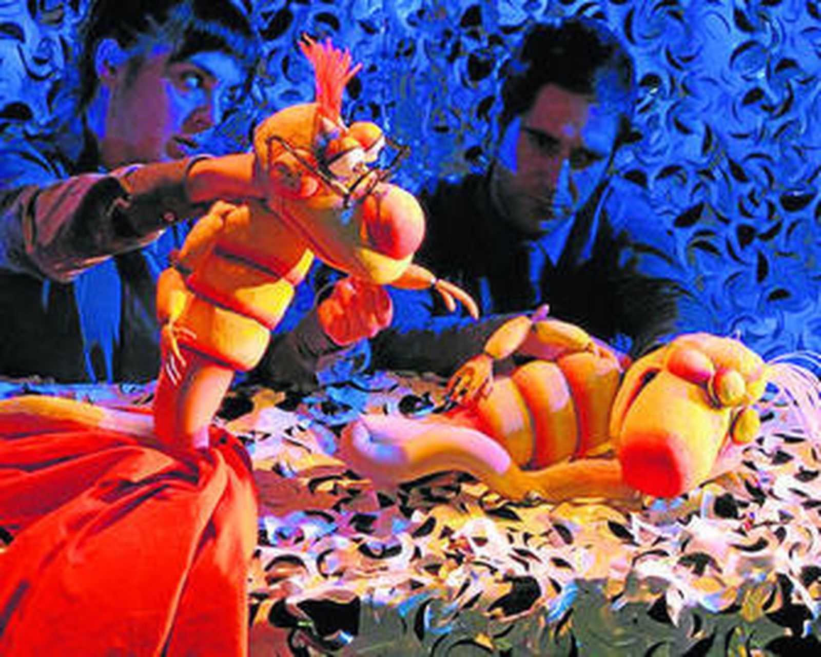 1. 'El fantástico viaje de Jonás el espermatozoide', de Cía. El Espejo Negro. 2. Egos Petis ofrece su versión libre del cuento popular 'Juan sin miedo'. 3. La obra 'El bandido Cucaracha' de Los Tiriteros de Binéfar. 4. 'Chodudú', de Títeres Caracartón.