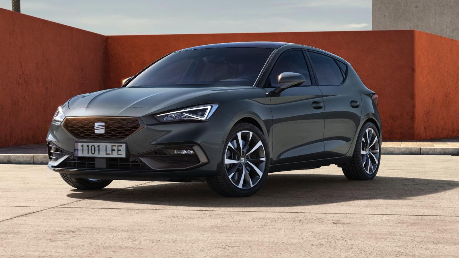 El precio del León arrancará en torno a los 25.000 euros, de combinar el TSI 150 de 220 Nm con la caja manual y carrocería hatchback. El precio del León arrancará en torno a los 25.000 euros, de combinar el TSI 150 de 220 Nm con la caja manual y carrocería hatchback.