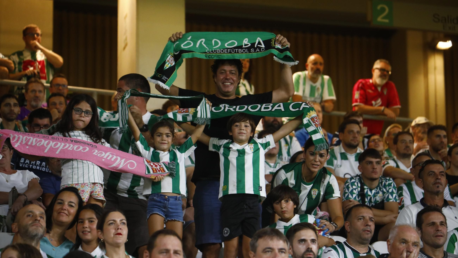 Aficionados del Córdoba CF en el último partido de su equipo en El Arcángel.