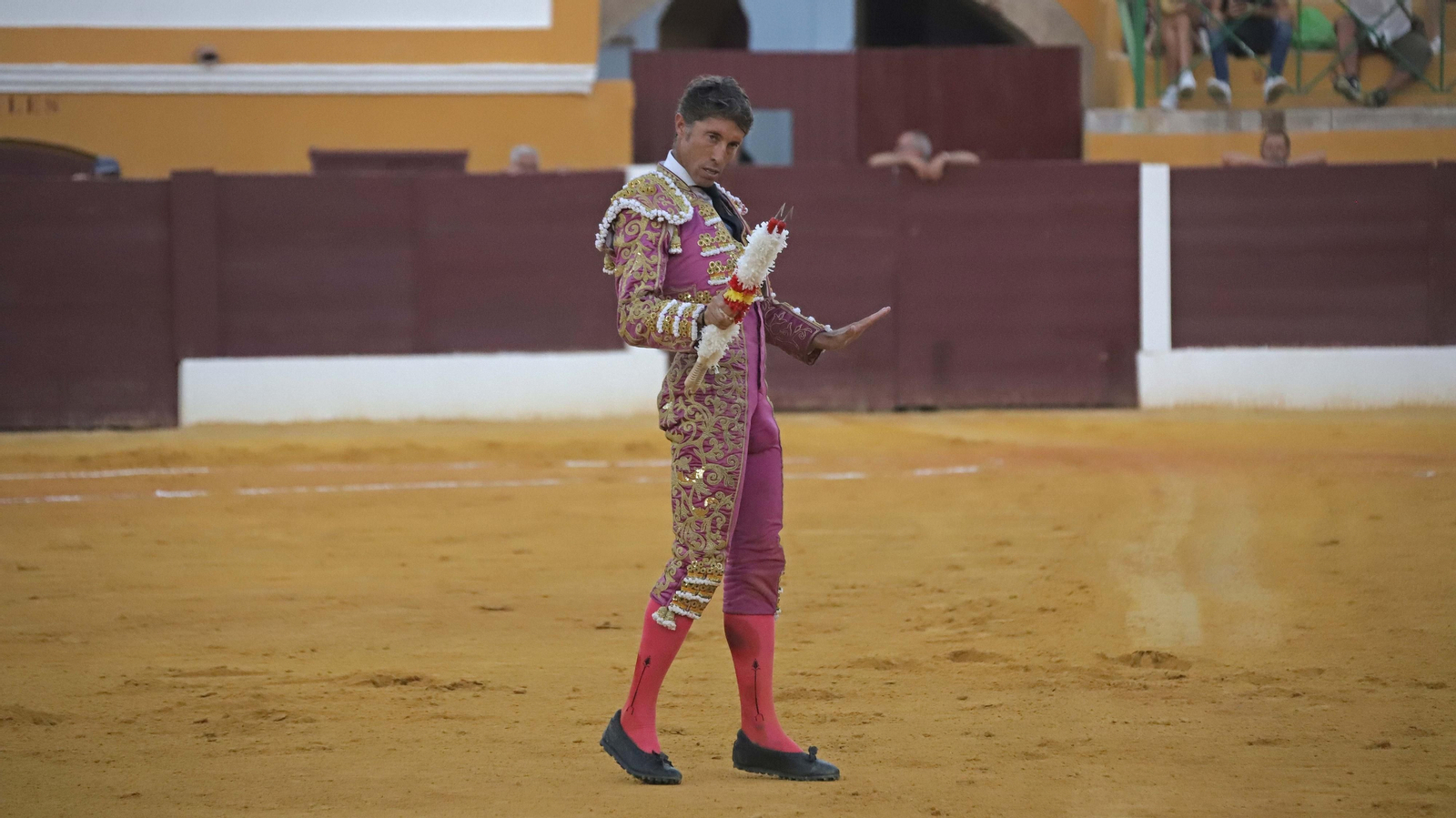 Fotos de la corrida del viernes de la Feria de La Línea: Curro Díaz, Manuel Escribano y David Galván