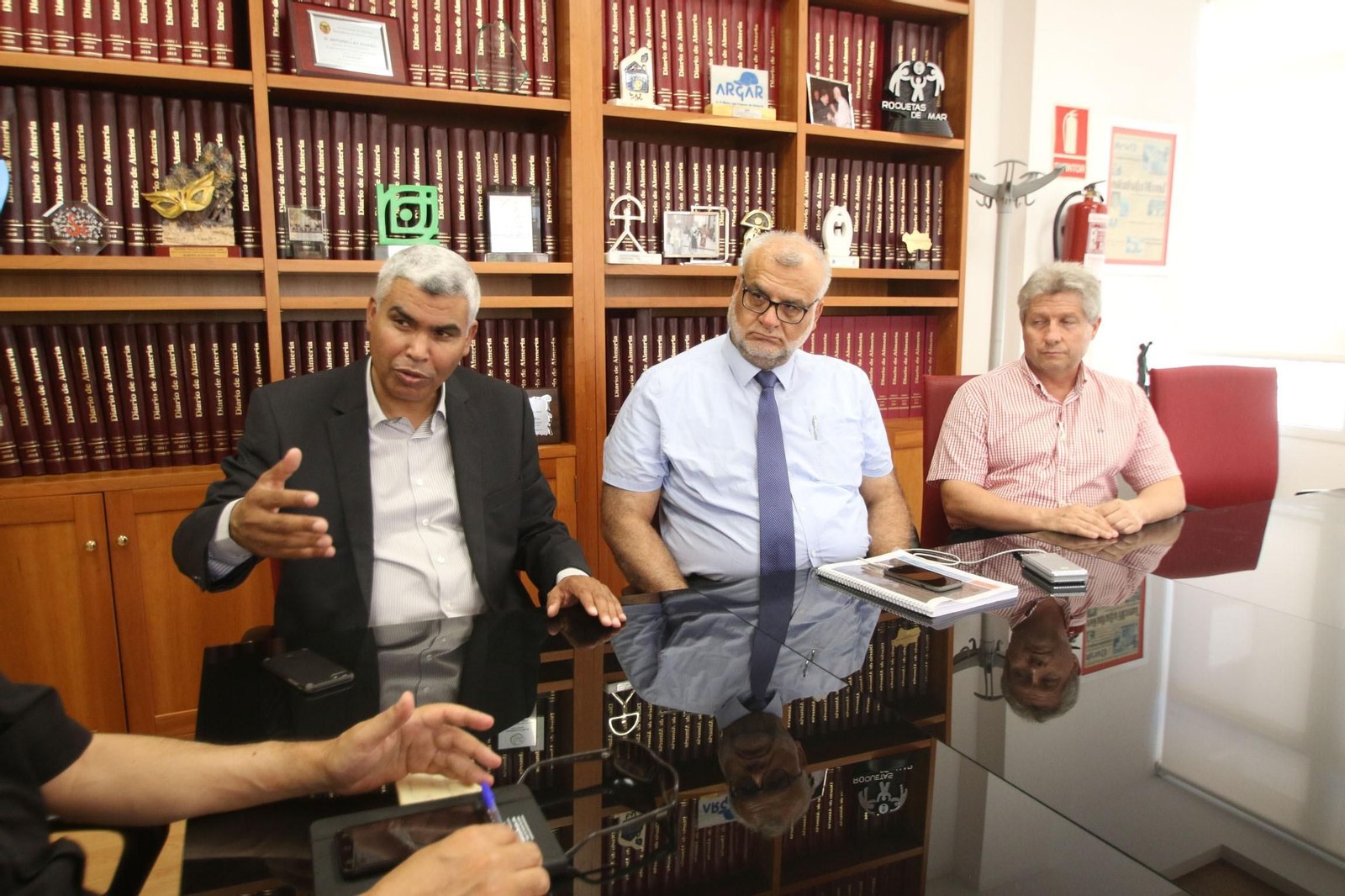 El diputado Saeed ElHarumi y el fundador y presidente de la Asociación 'Árabes por la Seguridad en la Sociedad', Kamel Rayan.