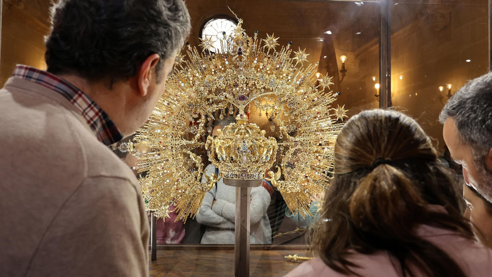 La Corona de la Virgen del Carmen en el Ayuntamiento de Jerez