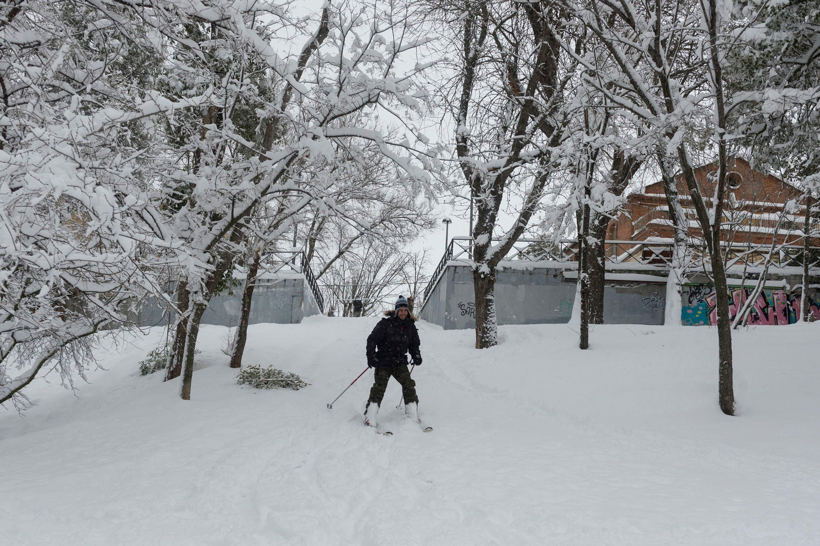 El segundo día del temporal 'Filomena' en imágenes: más nieve y caos