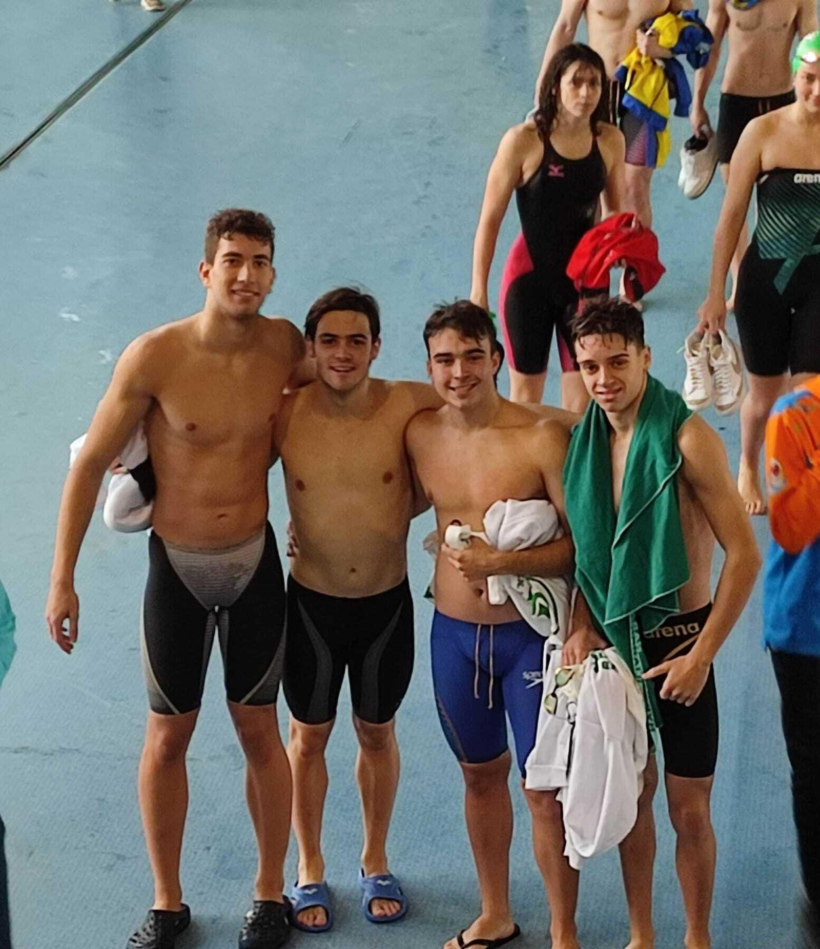 Una representación de los nadadores del CN Entrebahías en Inacua.