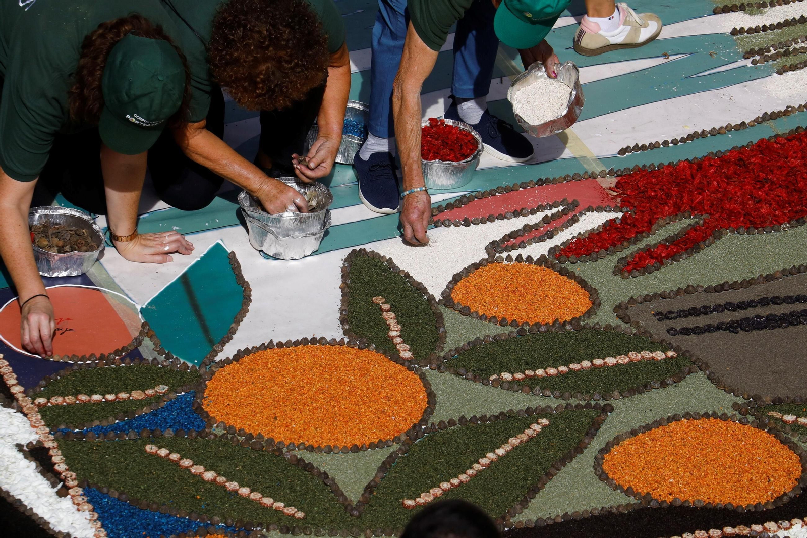 Las imágenes de la espectacular alfombra floral inspirada en Romero de Torres