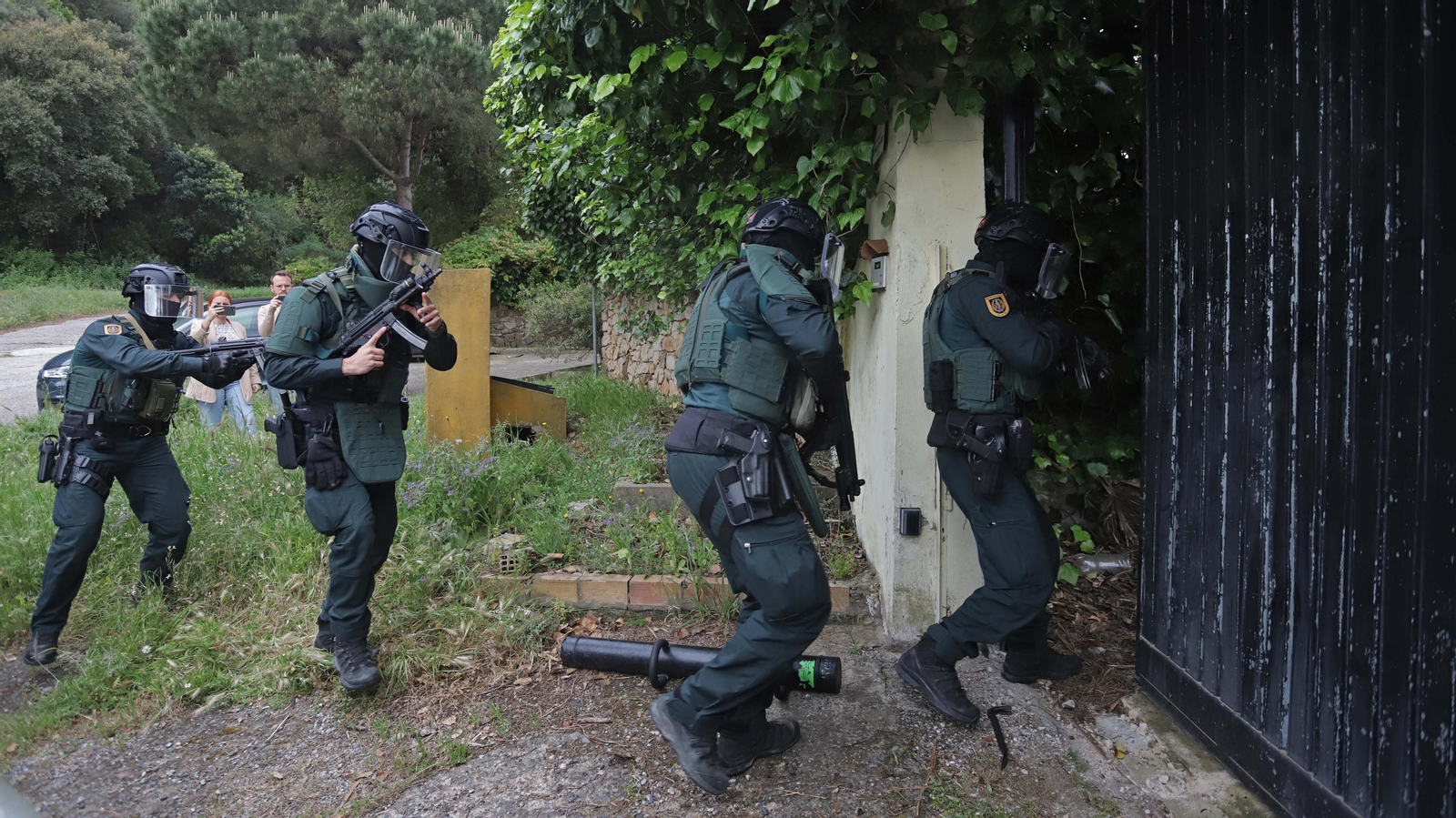 Fotos de los registros de la Guardia Civil en Benharás